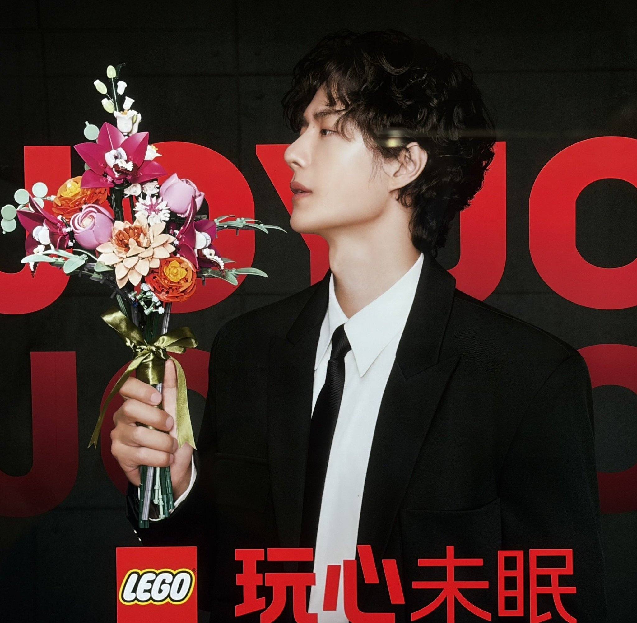 𝐔𝐍𝐈𝐐-王一博- 𝐔𝐍𝐈𝐐-王一博added a new photo.