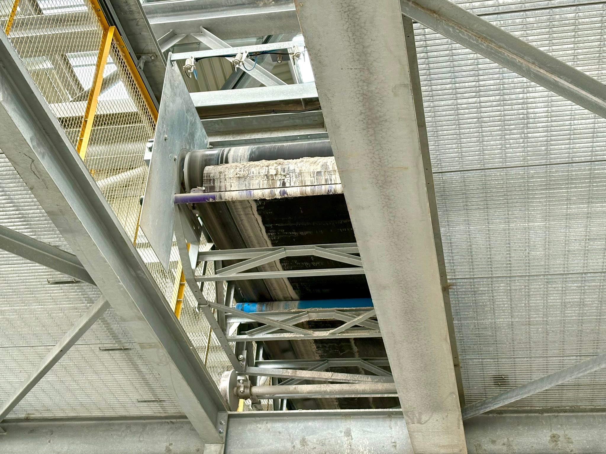 Ribble - Here is the view of the reversible loading belt over road 2 ...