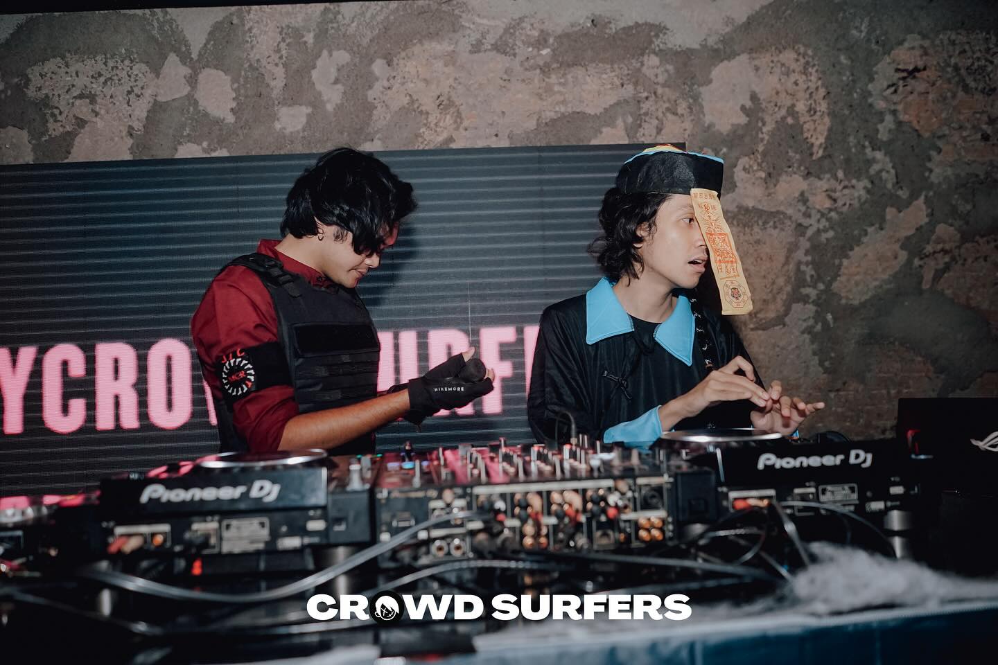 Crowd Surfers