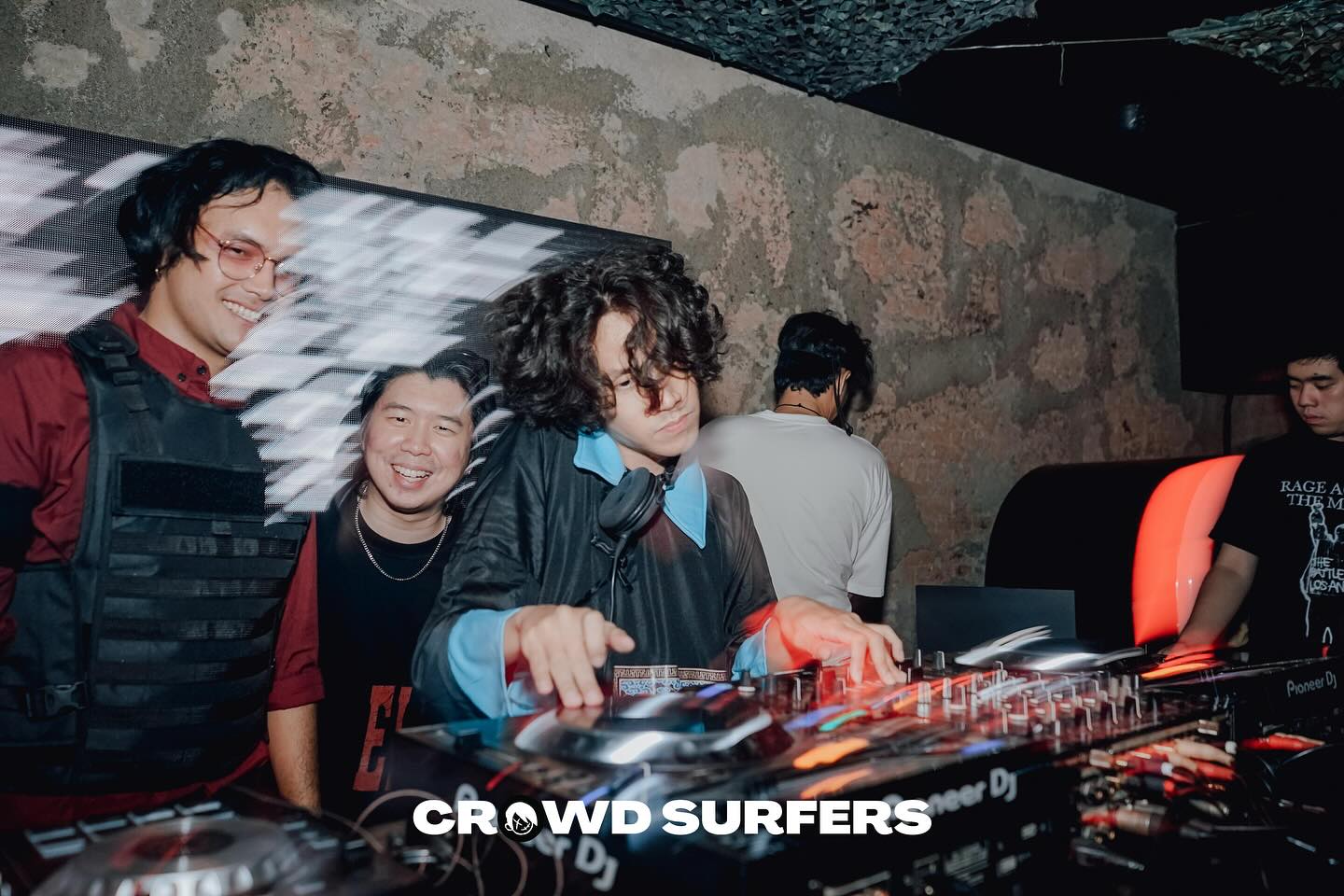 Crowd Surfers