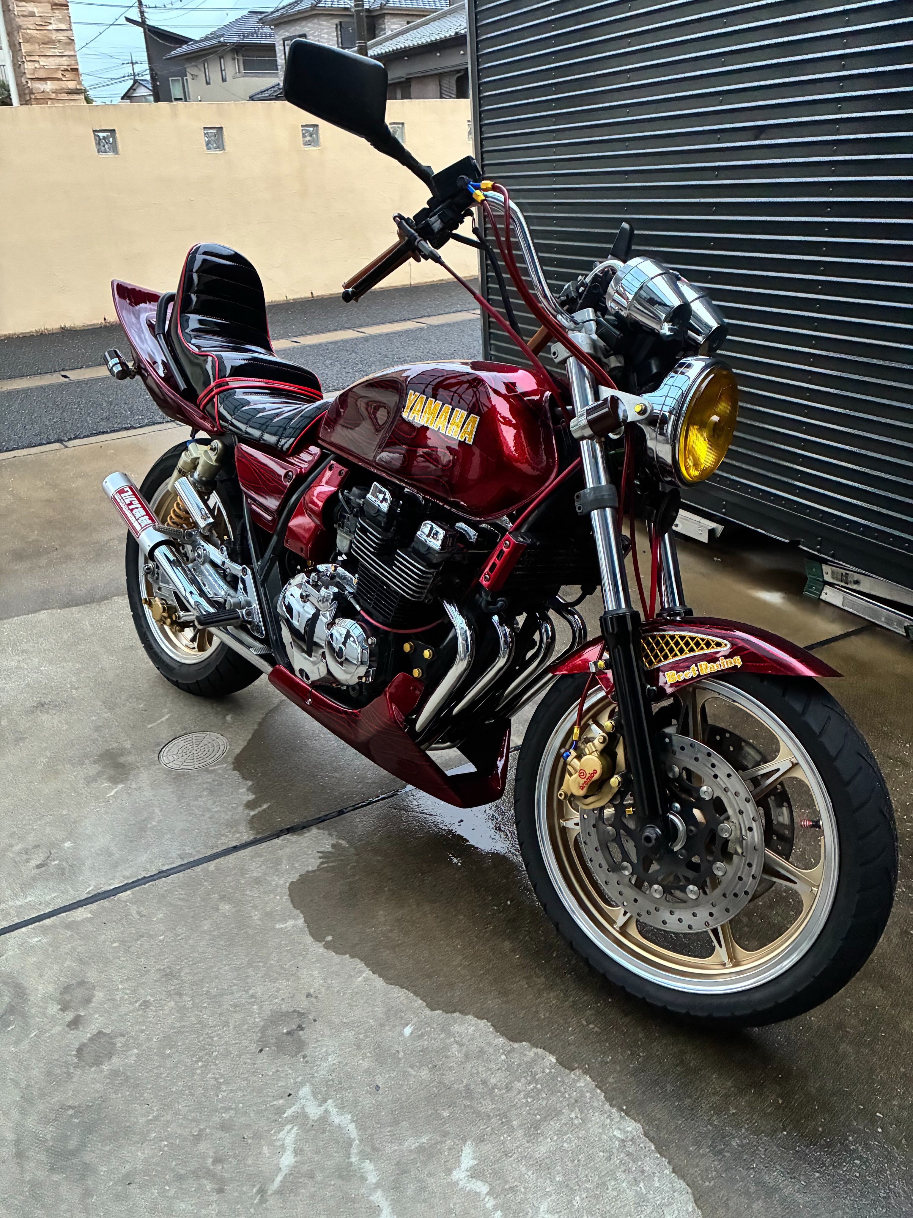 Z400FXのシート張り替え！ 表皮のみの張り替えでチンチラ赤で横マチ