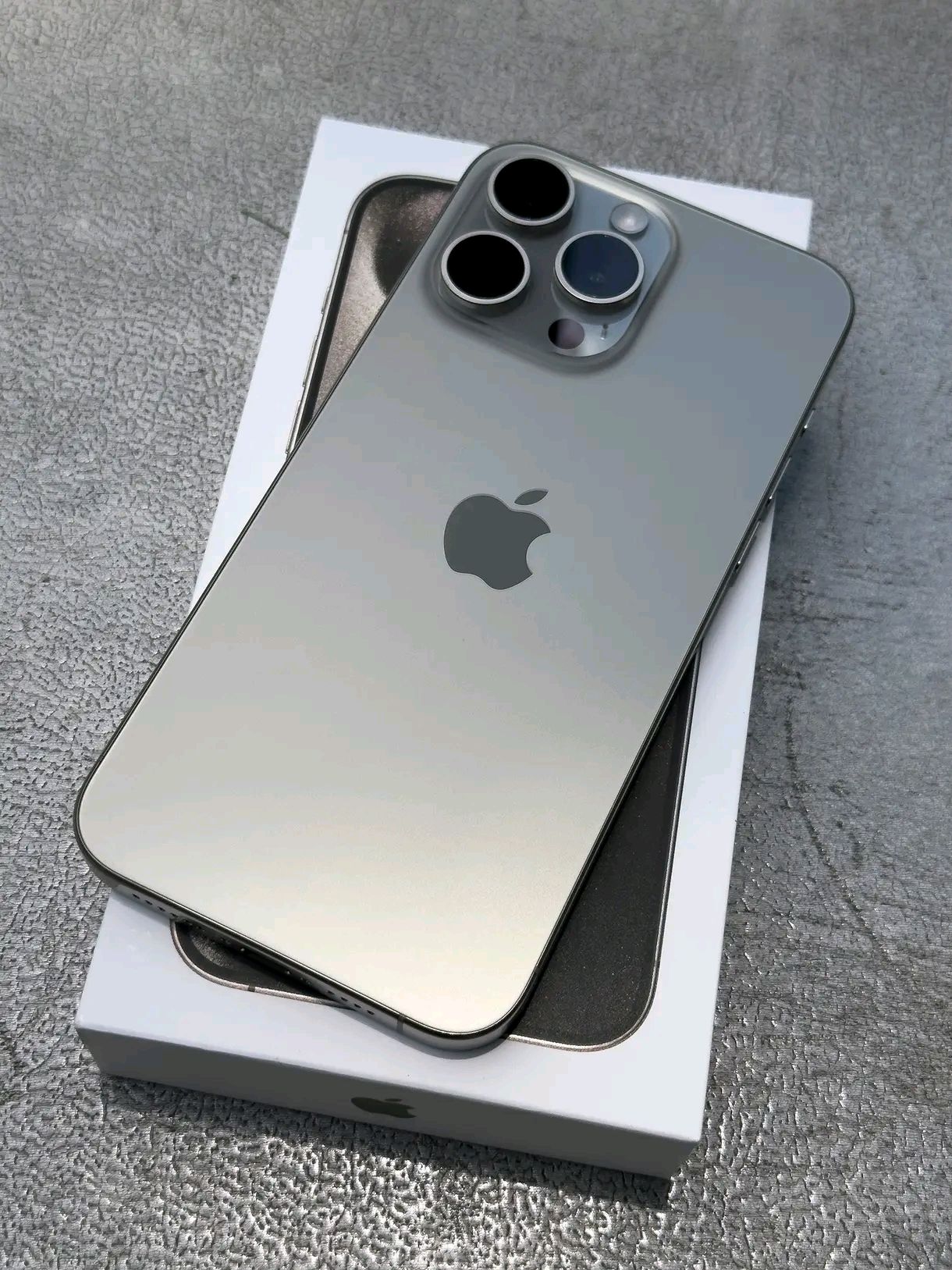 USED LIKE NEW IPHONE 15 PRO MAX NATURAL TITANIUM 256gb ?% BH 64 