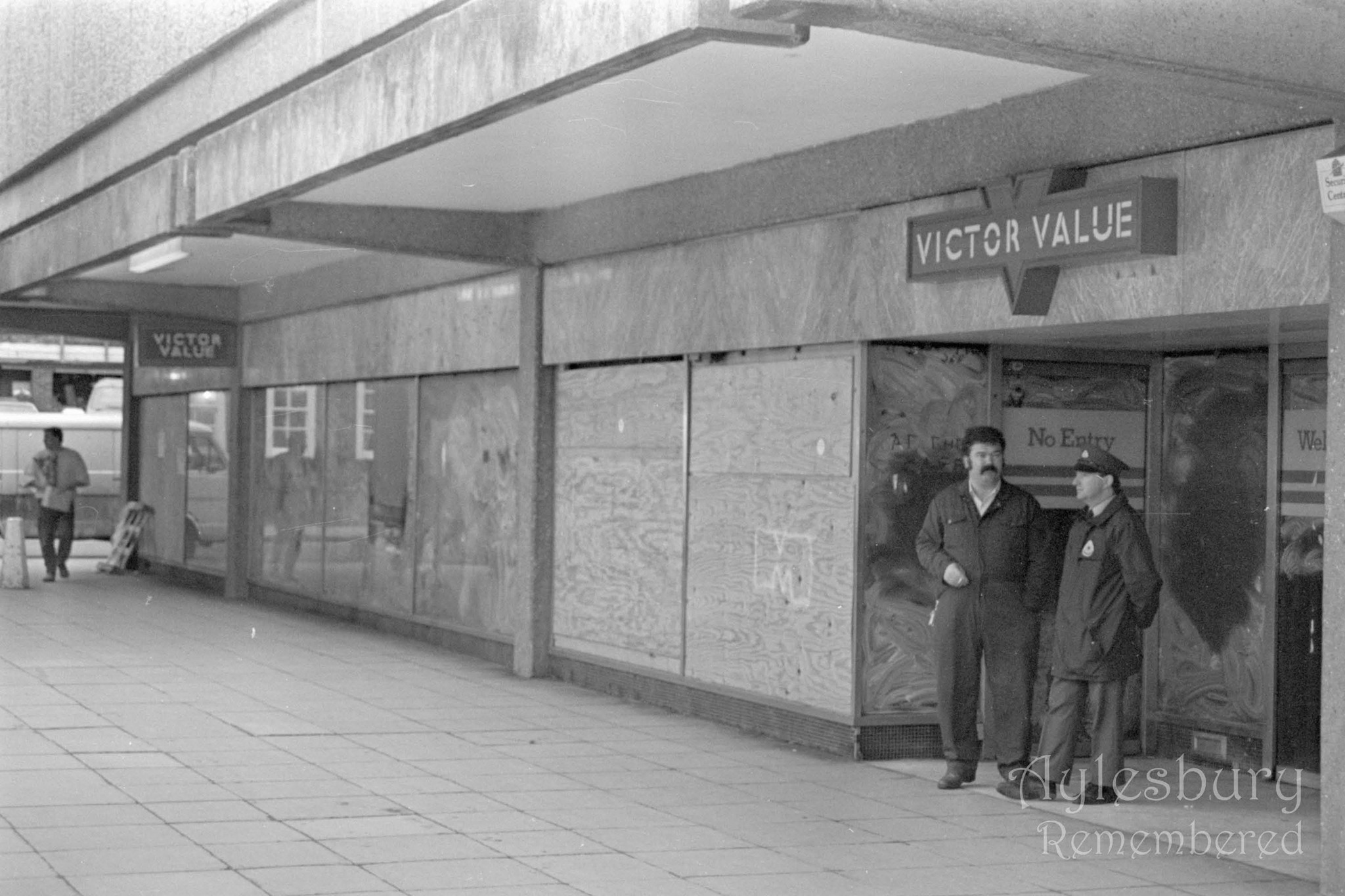 Aylesbury - Friars Square, Jan 1990. This unit was originally occupied ...