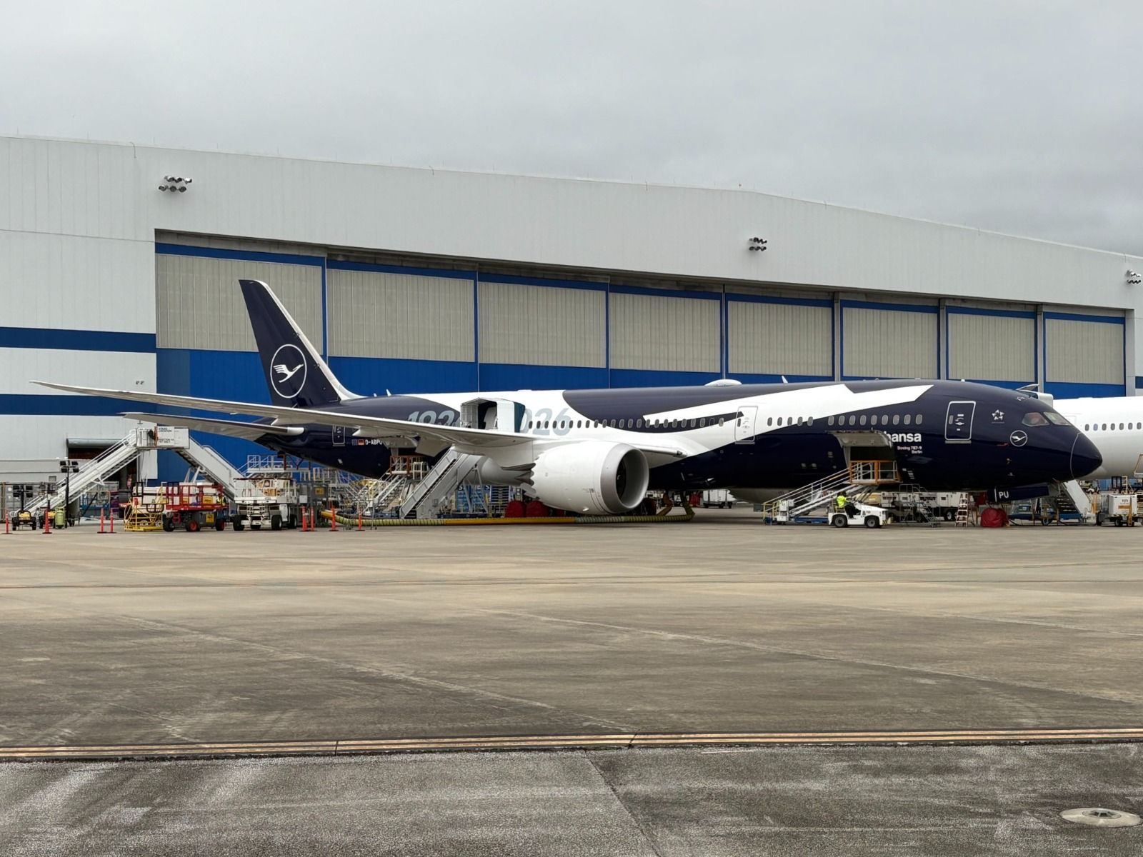 Lufthansa 100 year special livery Boeing 787-9 D-ABPU