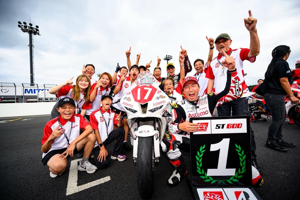 オートレーサー青山周平選手のニューヘルメット♠️🎲 . . 今回も