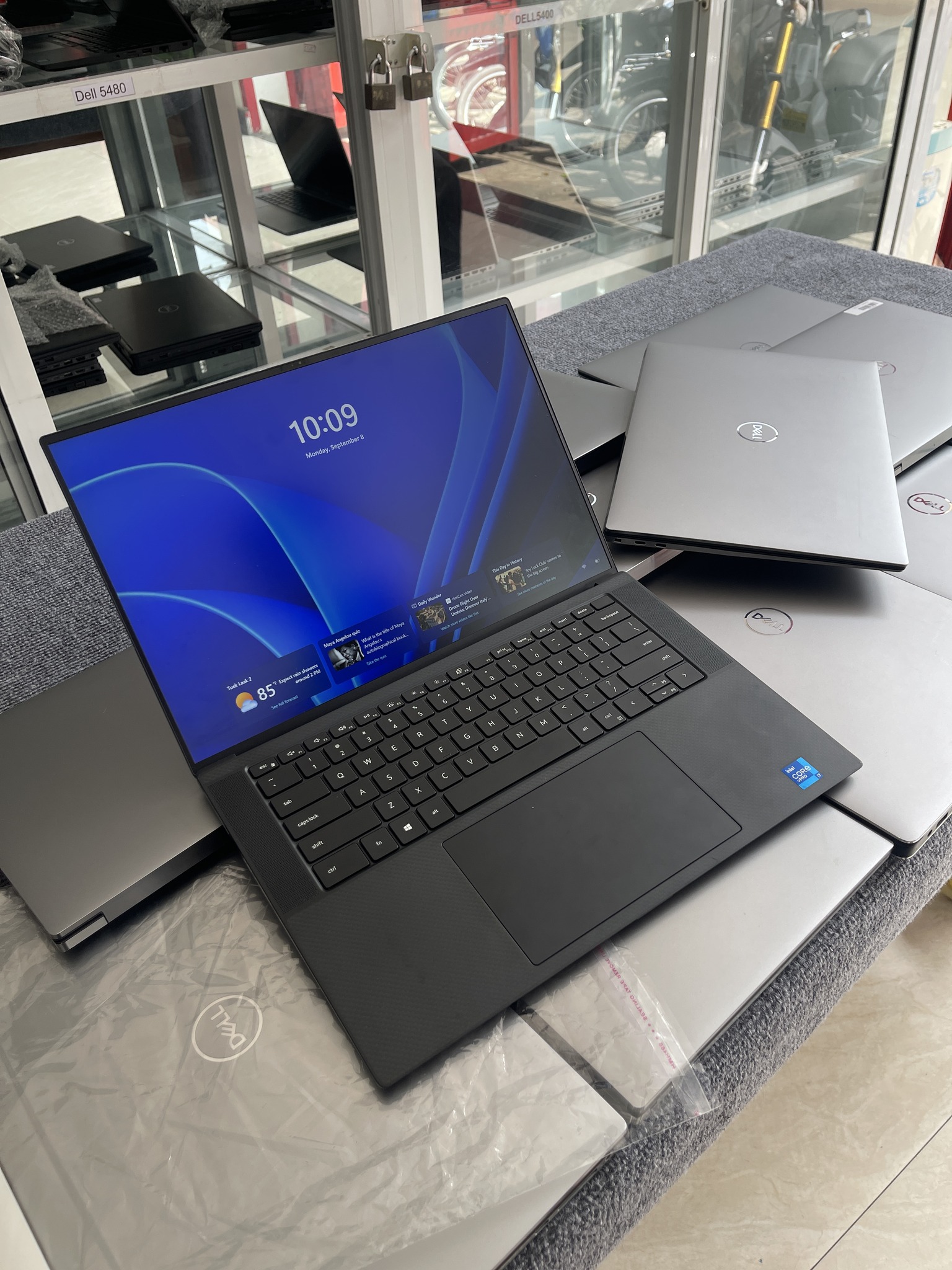 Dell Precision 5560 Workstation CPU : Intel Core i7-11850H (vPro 