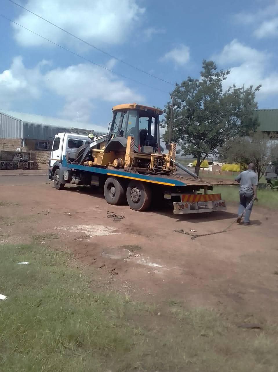 I am selling all types tlb second hand parts - Commercial Vehicles ...