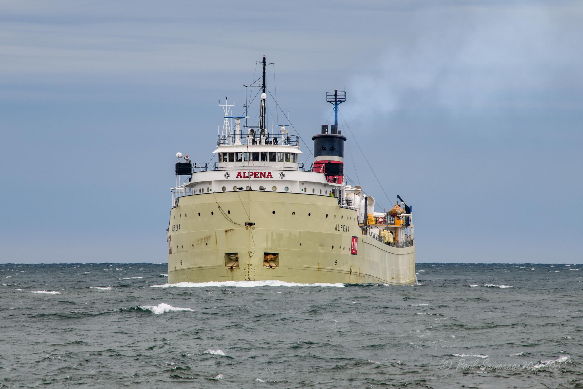 舟 Alpena freighter arrives Duluth Canal Park August 2026