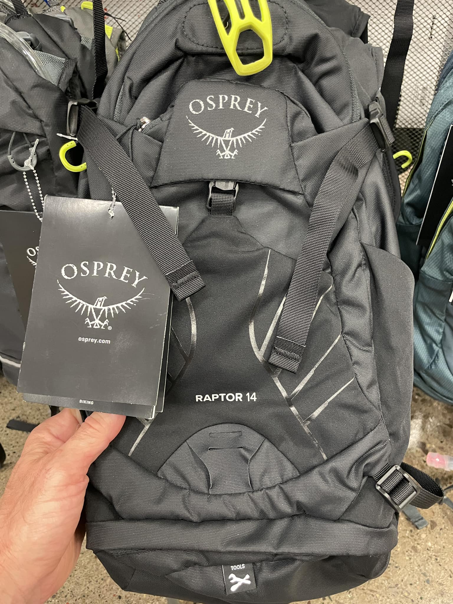 osprey backpack chase reeves Kestrel LT 65 Backpacking Pack An elasticated front mesh pocket allows you to store wet items and keep them separate from the rest of your luggage.Stow Hikelite LT 22-Graphite Purple