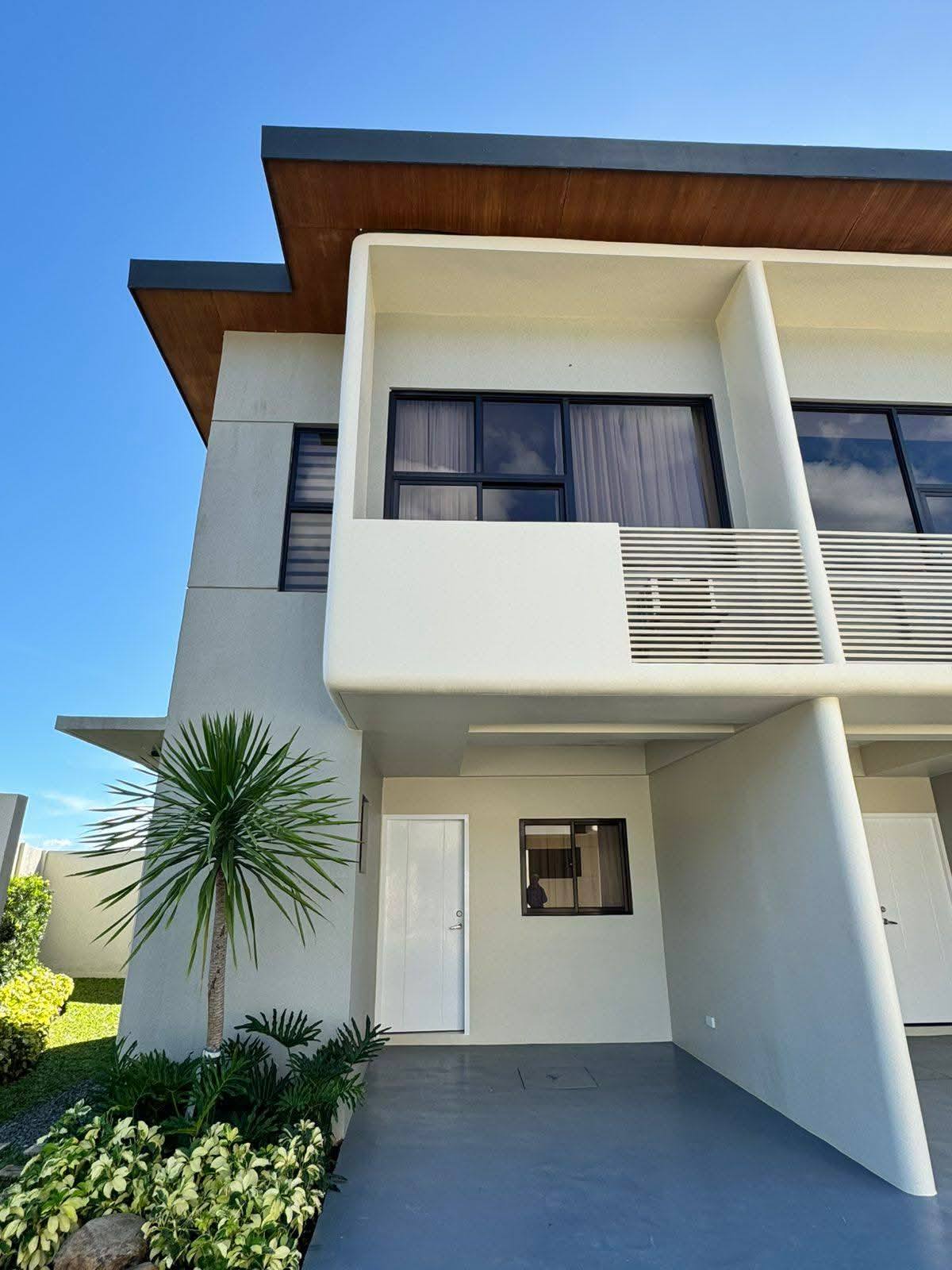 Aurella Ridge & Ahanna Residences | Tanay