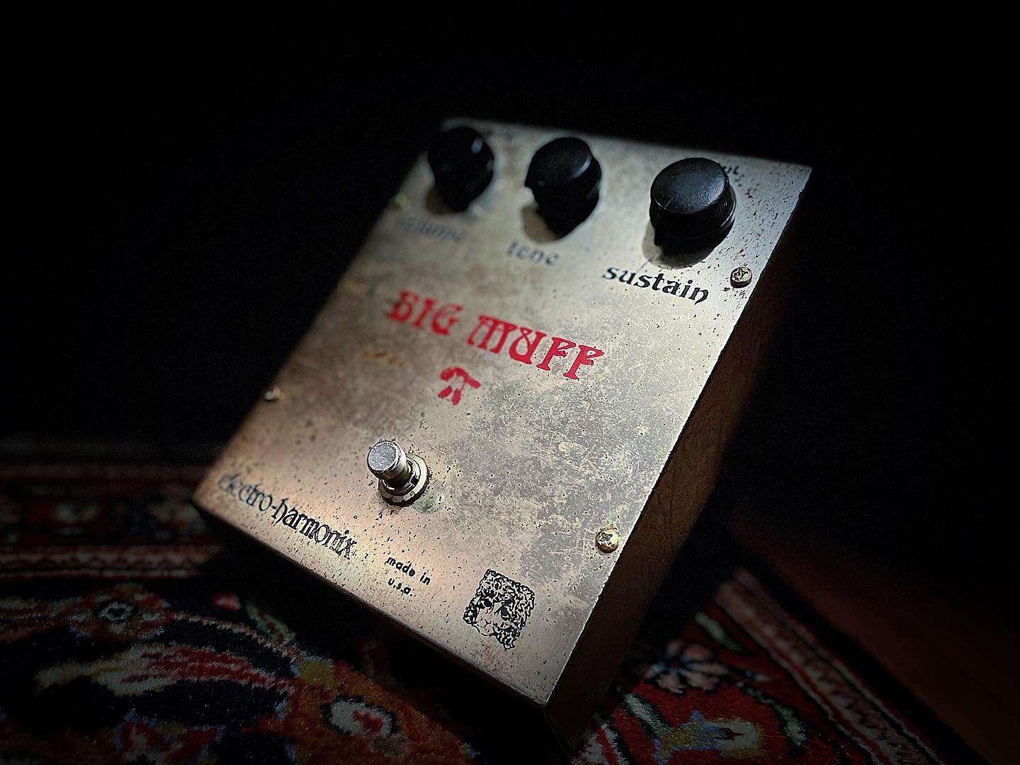 Big Muff Ram's Head DIY project. Big Muff pedals have a very