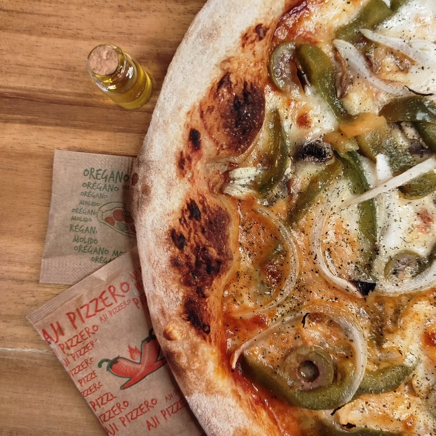 Pizzanova - Sabías que por cada pizza 🍕 , entregamos una mini botellita ...