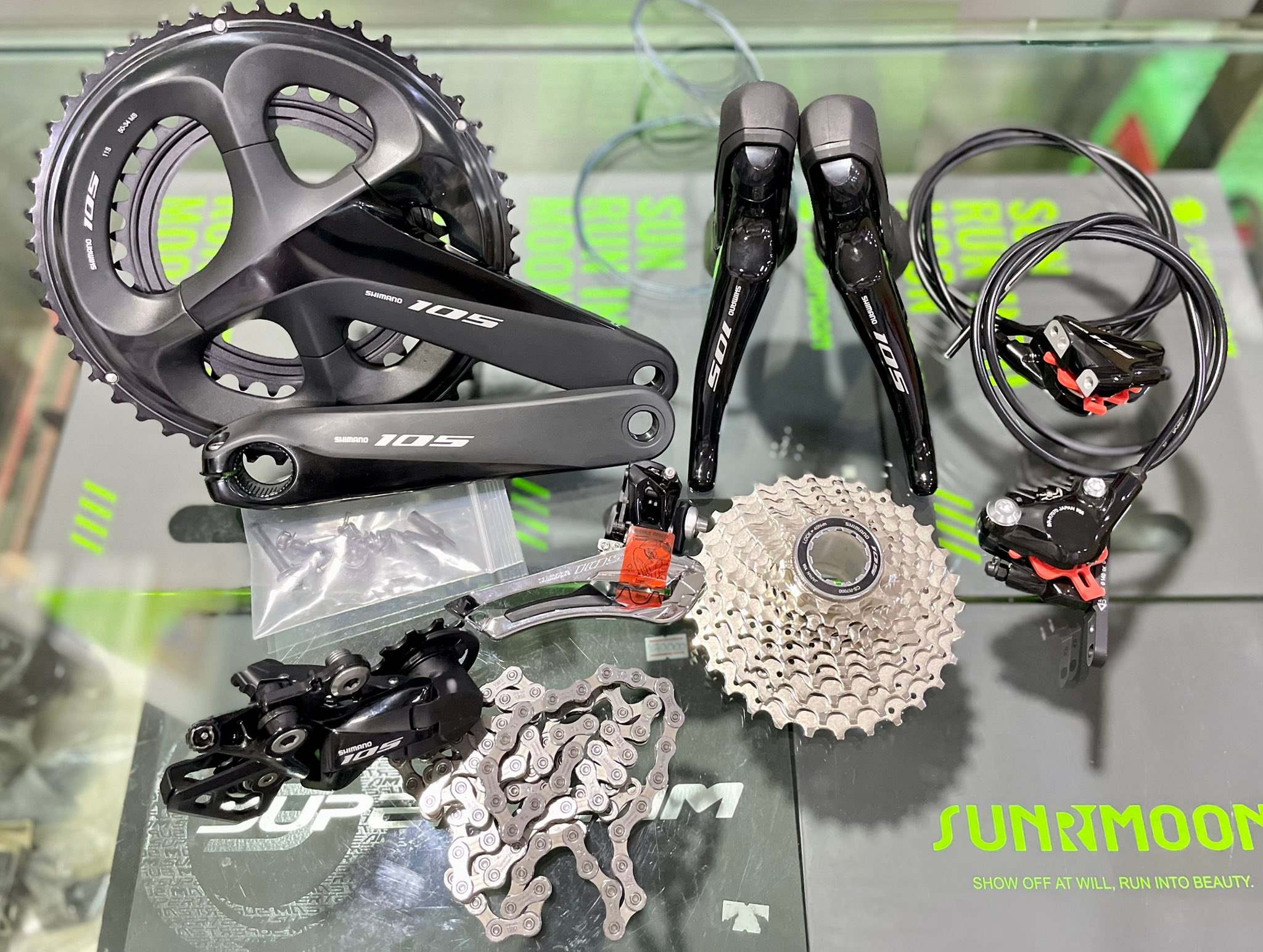 Shimano 105 disc gear set 11 sp PRICE:2,700,000/-mmk Crank:FC 