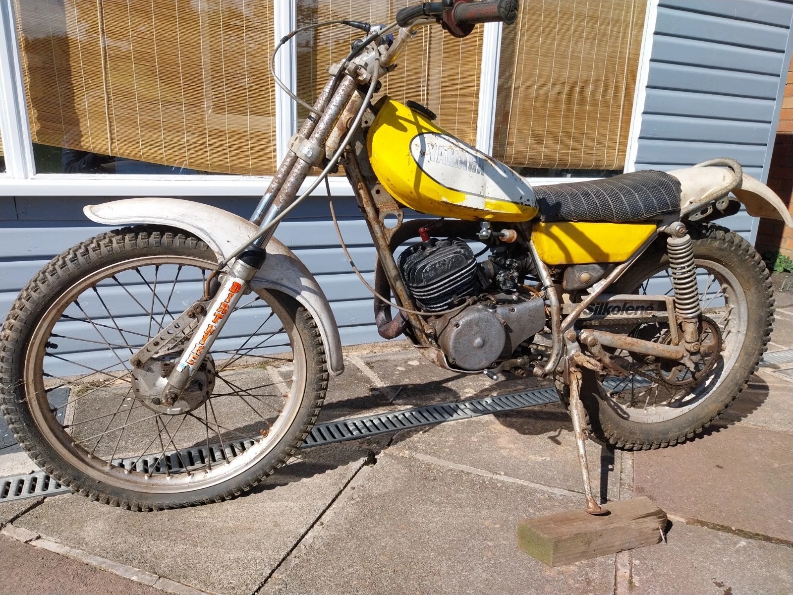 Ad - Very tidy looking road registered 1985 Yamaha TY125 trials 