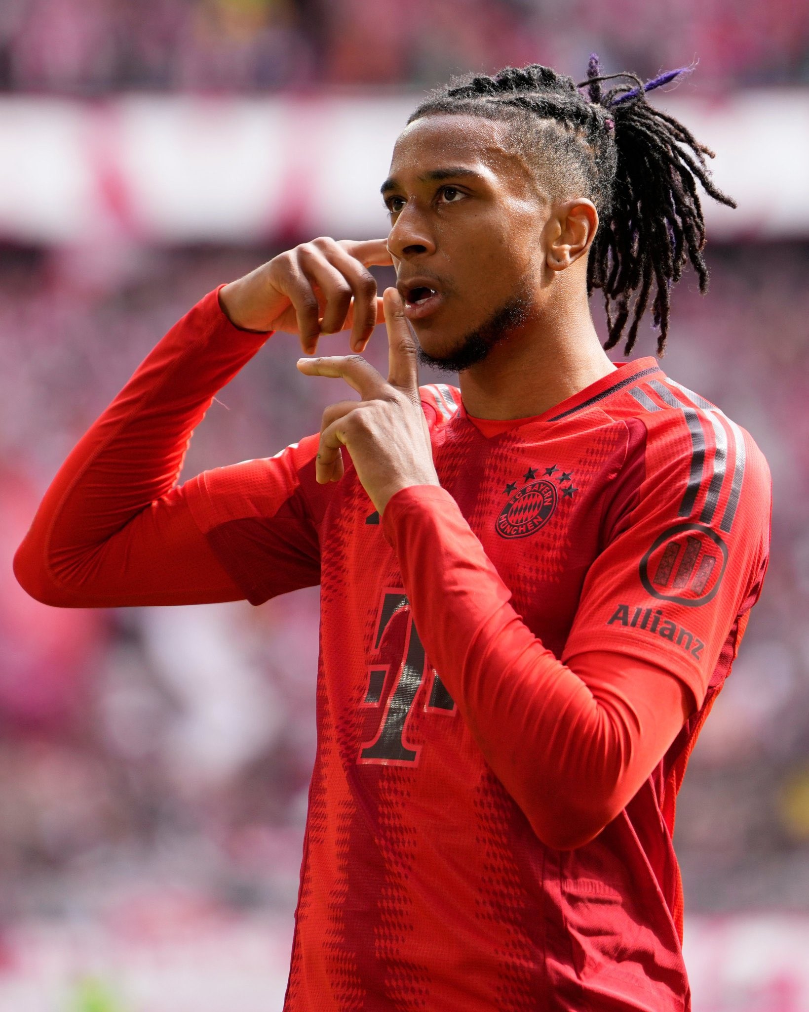 Why did Michael Olise choose jersey number 17 over 11 at Bayern
