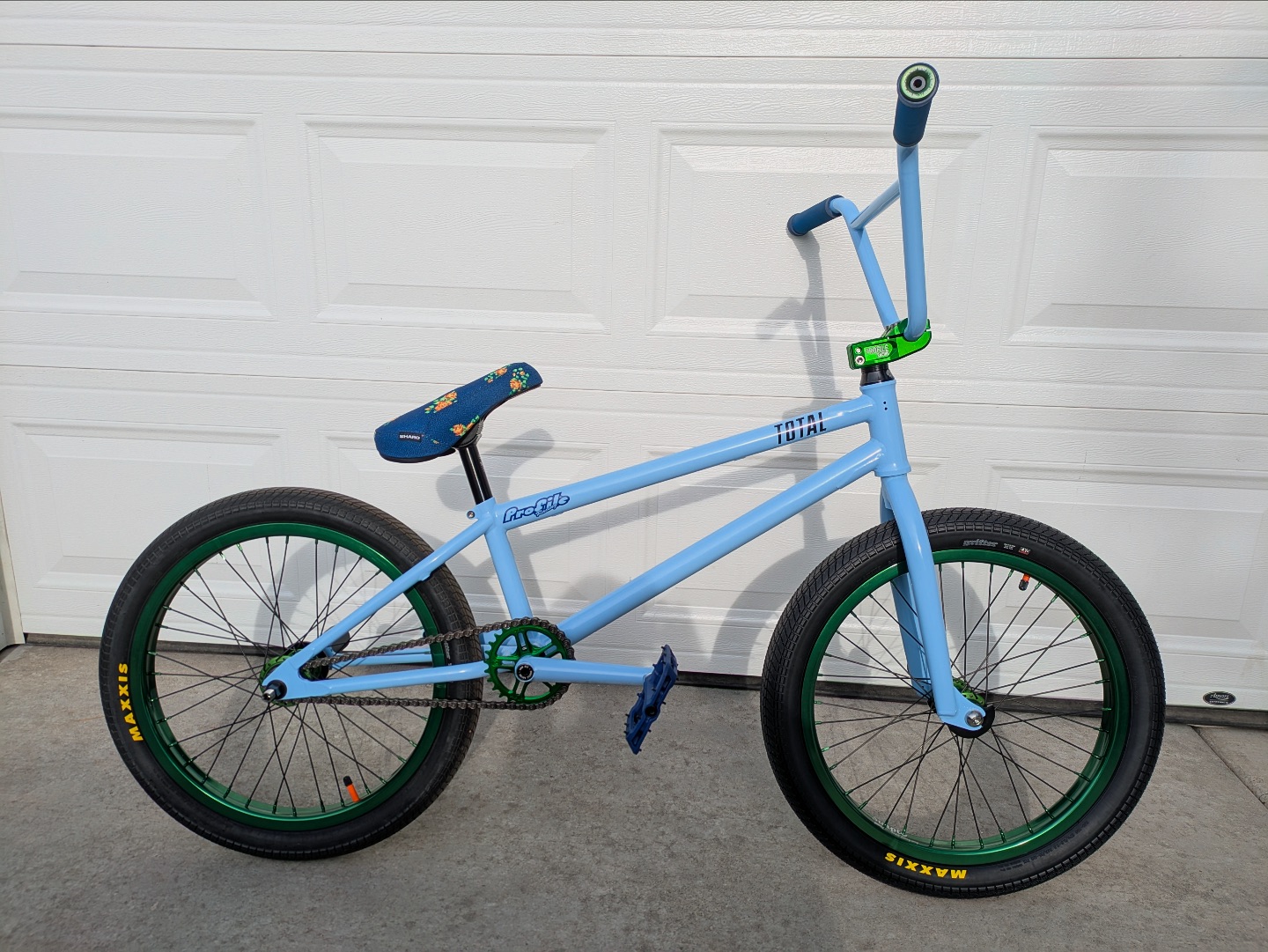 Aaron Larson's custom painted Titanium 21” Killabee build