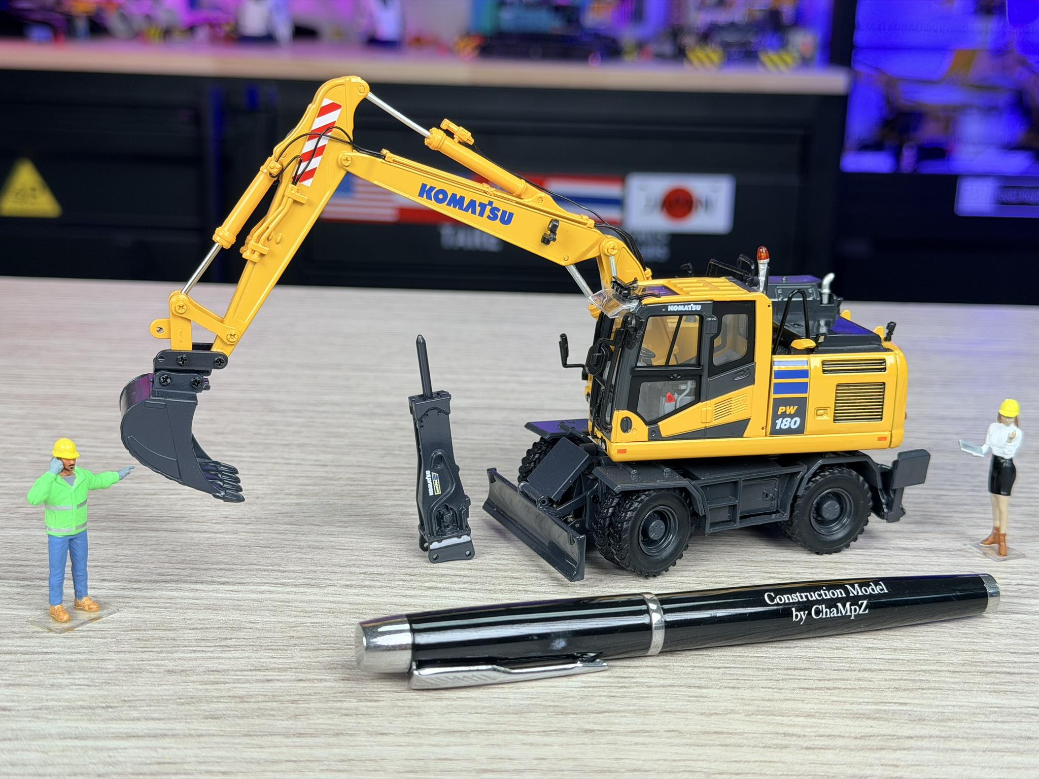 Komatsu PW180 wheeled excavator diecast model 1:50