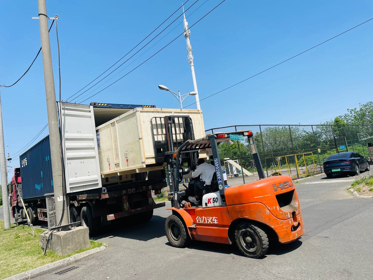 Sprinter - 🚛 SPRINTER shipping day – One full container... | Facebook