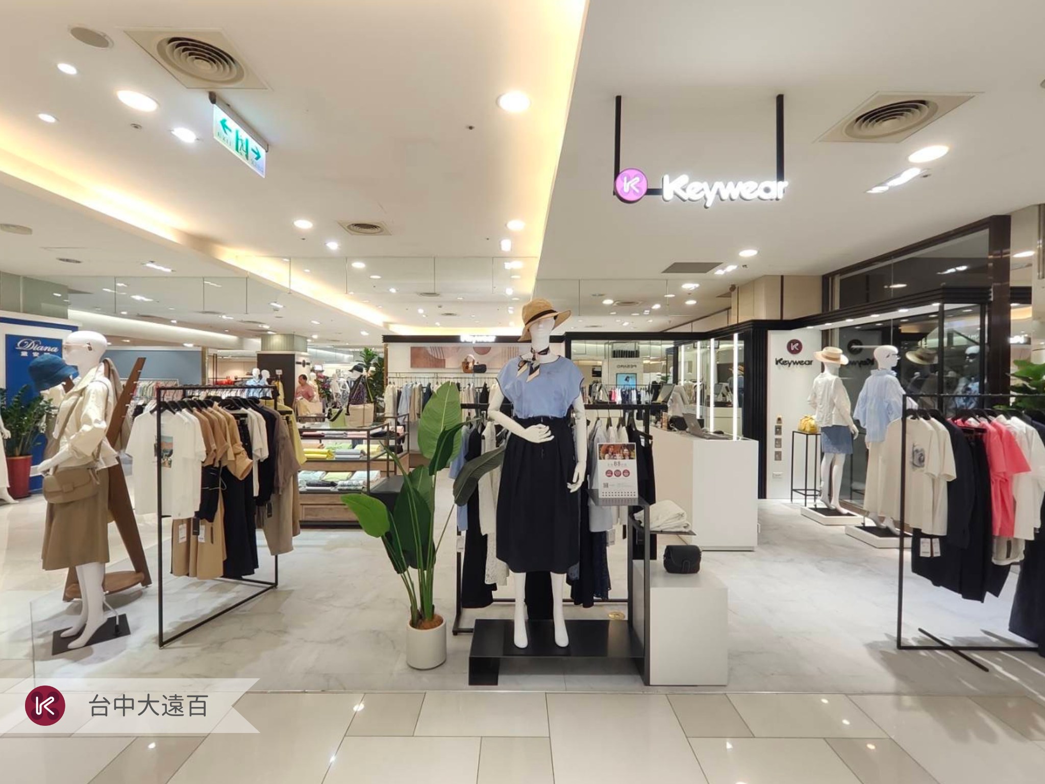 KeyWear 奇威名品 - KeyWear 新櫃登場｜陪媽媽剛剛好 👜 她總說「別為我特地跑一趟」。... | Facebook