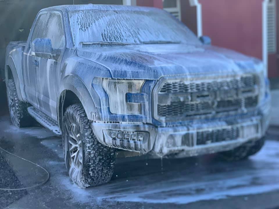 FORD RAPTOR 🧼👀 •Descontaminacion... - RB CAR CARE Detailing