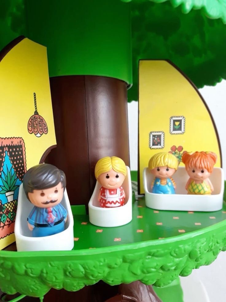 1975 Kenner Tree Tots Family Tree House.