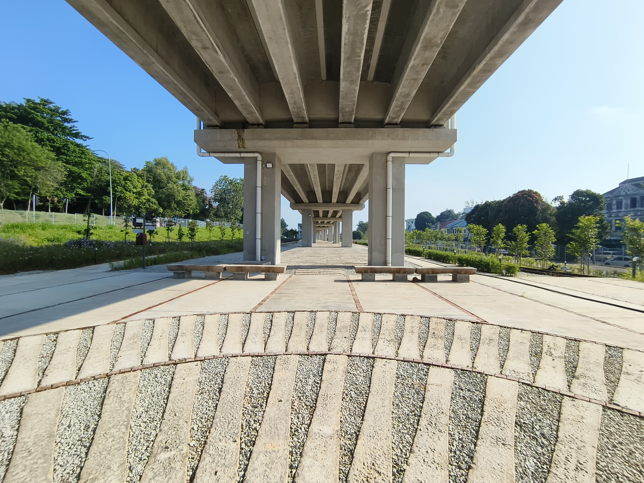 P Lab - #新村食品的在地连结 五条港新村的刘家庄黑糖碰糕，是让人印象深刻的在地小吃。以沼泽地貌发想出来的食物，一口咬下，黑糖像流沙涌出 ...