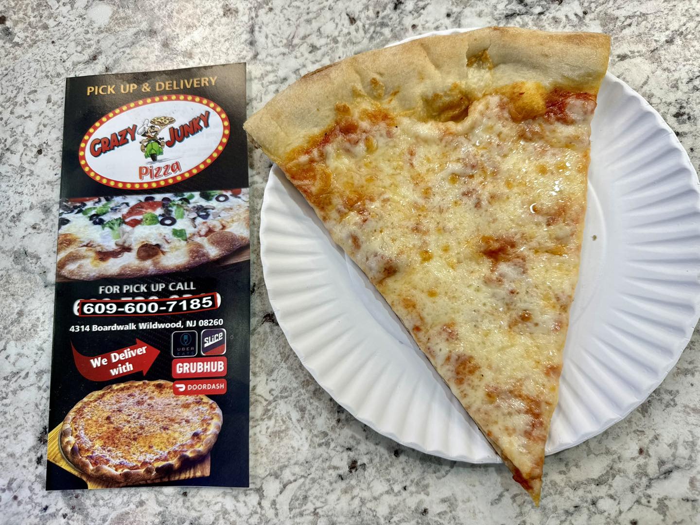 Late night slices at Crazy Junky Pizza 🍕👍 Excellent spot, super