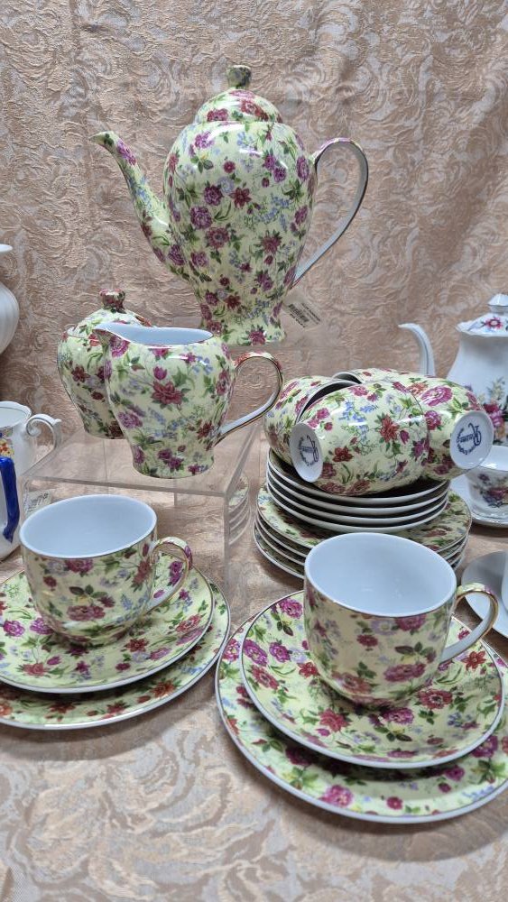 Royal English China ltd edition Charlotte Chintz 23 piece teaset