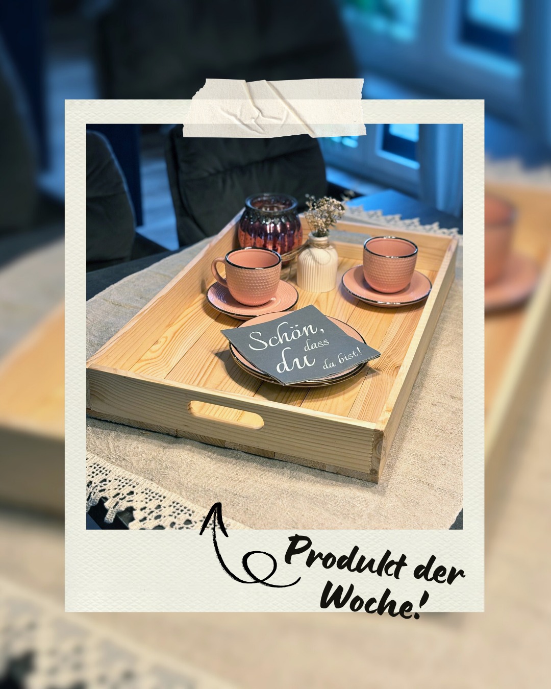 ✨ Produkt der Woche ✨ Unser Serviertablett aus Holz verbindet natürliches Design mit praktischer Vielseitigkeit 🪵🤍 Ob für Kaffee & Kuchen ☕, das gemütliche Frühstück, als stilvolle Deko auf dem Tisch oder