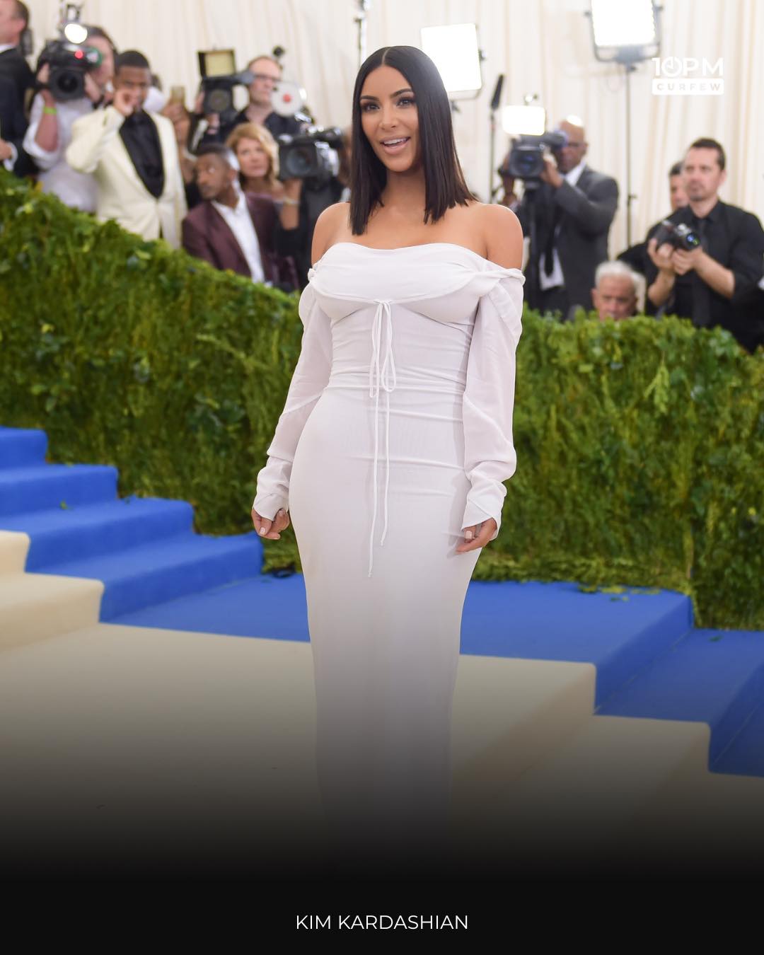 kim kardashian white bodycon dress kept it minimal yet magnetic in an off-shoulder with a ruched bodice. Sleek hair and radiant skin sealed the ethereal vibe. 🤍 Lily Floral Print Sleeveless donut Color:Ivory/Nude