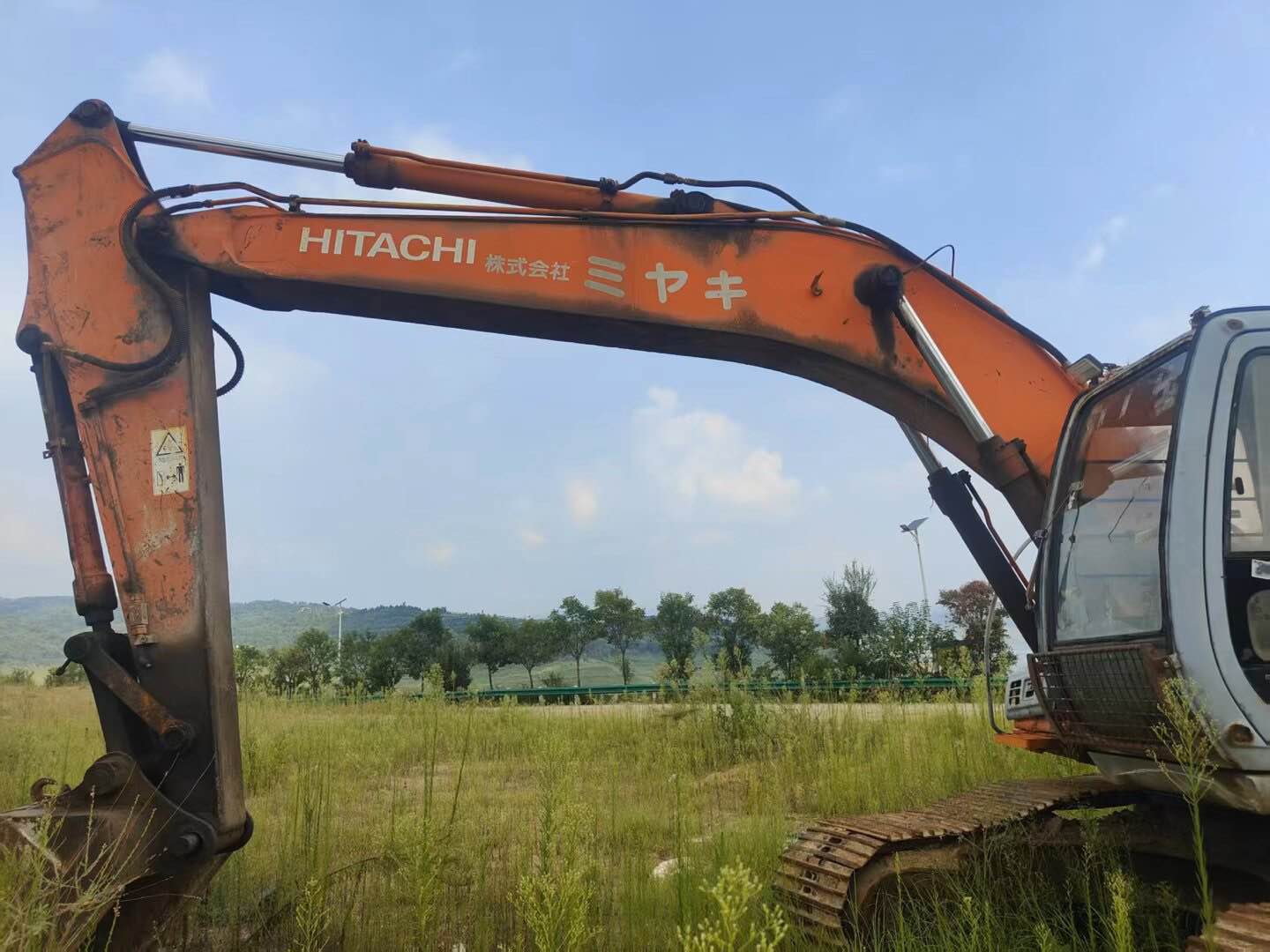 Hitachi EX 200-5 Lh: 0986294622 蓝颜：度长信） ZAXIS 240