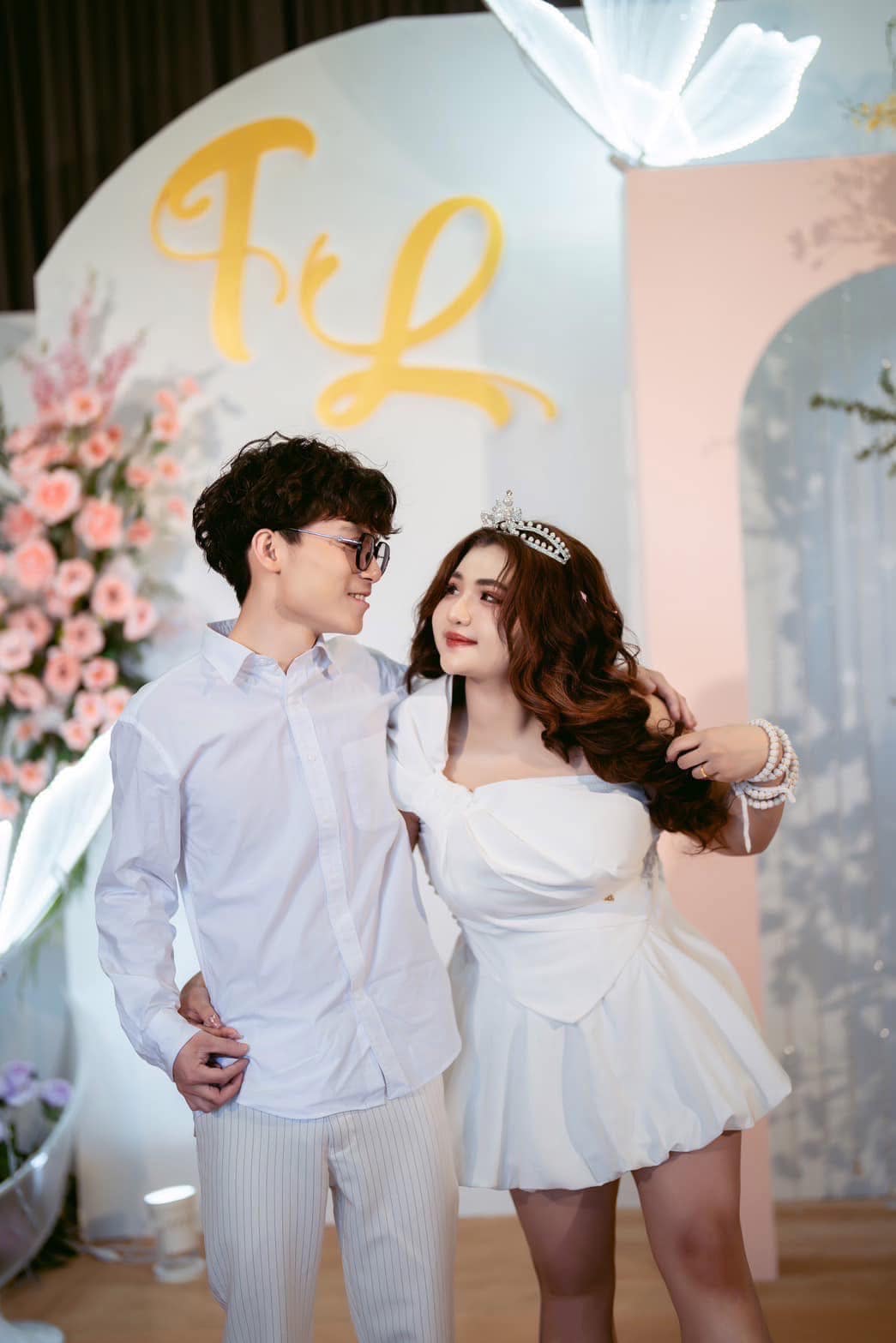 Props Style รับจัดงานแต่ง ให้เช่าฉากผ้าแต่งงาน พร๊อพแต่งงาน มุมแกลลอรี่ ...