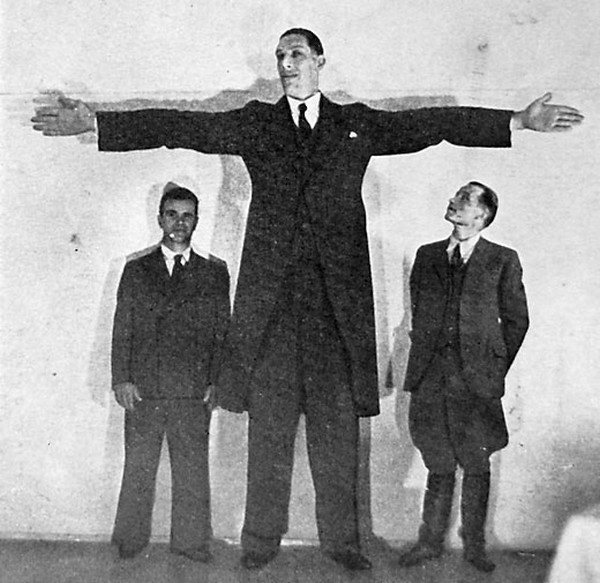 The tallest - John Rogan Joe Rogan was born between 1865 and 1868 and ...