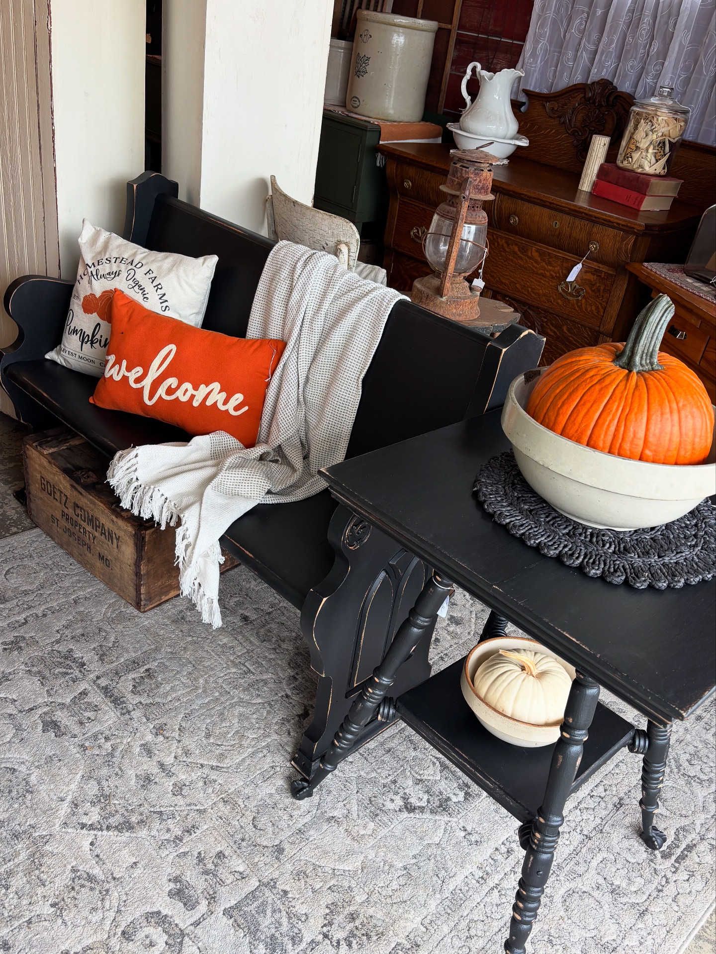 Kelly's Vintage Decor added a new... - Kelly's Vintage Decor