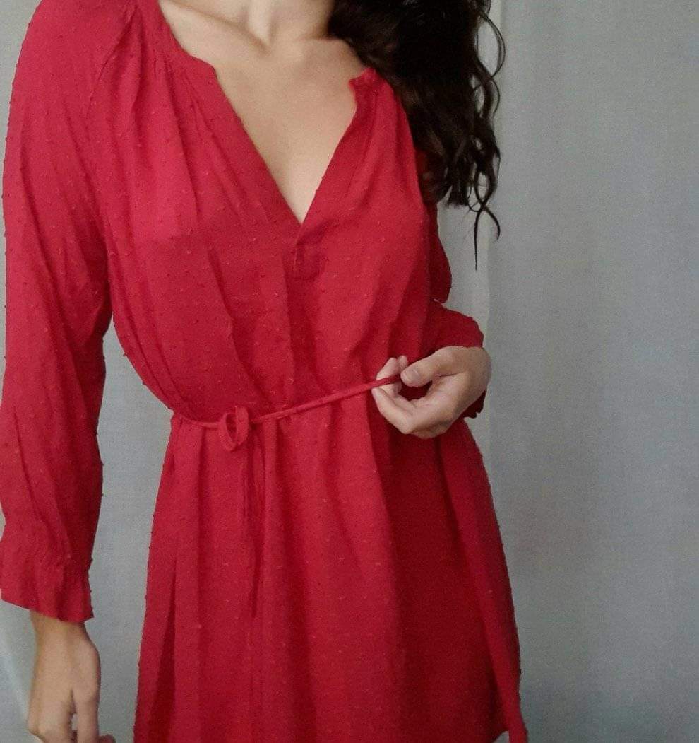 short flowy red dress and with tie at the waist. Perfect condition. Size M beautiful light blue prom dresses