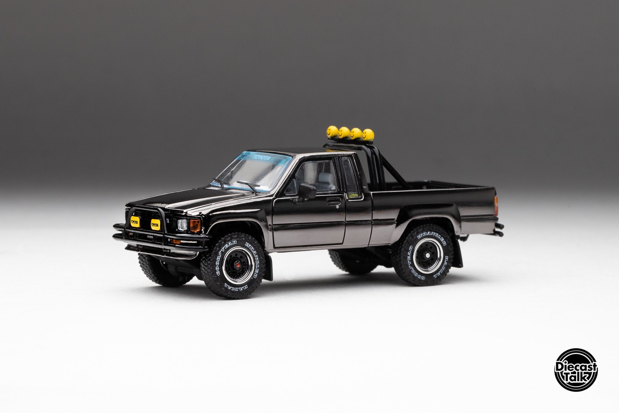 DiecastTalk Toyota 1985 Hilux Xtracab SR5 4x4 Black Chrome with