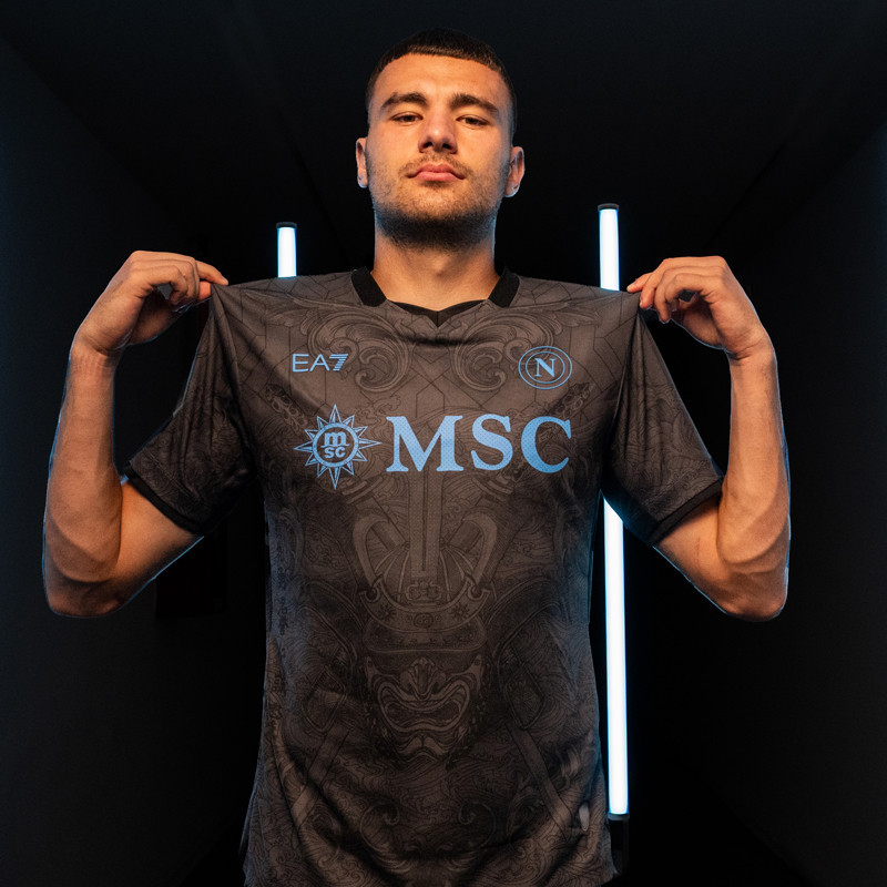 🔥🔵🩶 SSC Napoli e EA7 presentano la terza maglia ufficiale 2024