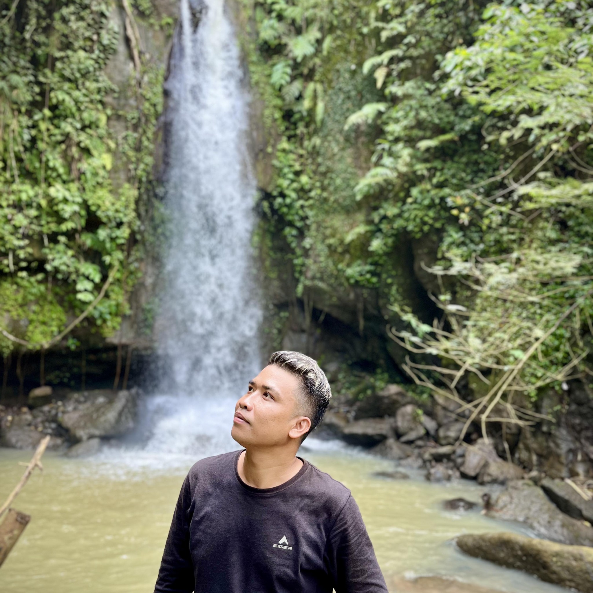 Unexpectedly, many fish were hiding behind the underwater cave #fishing ...