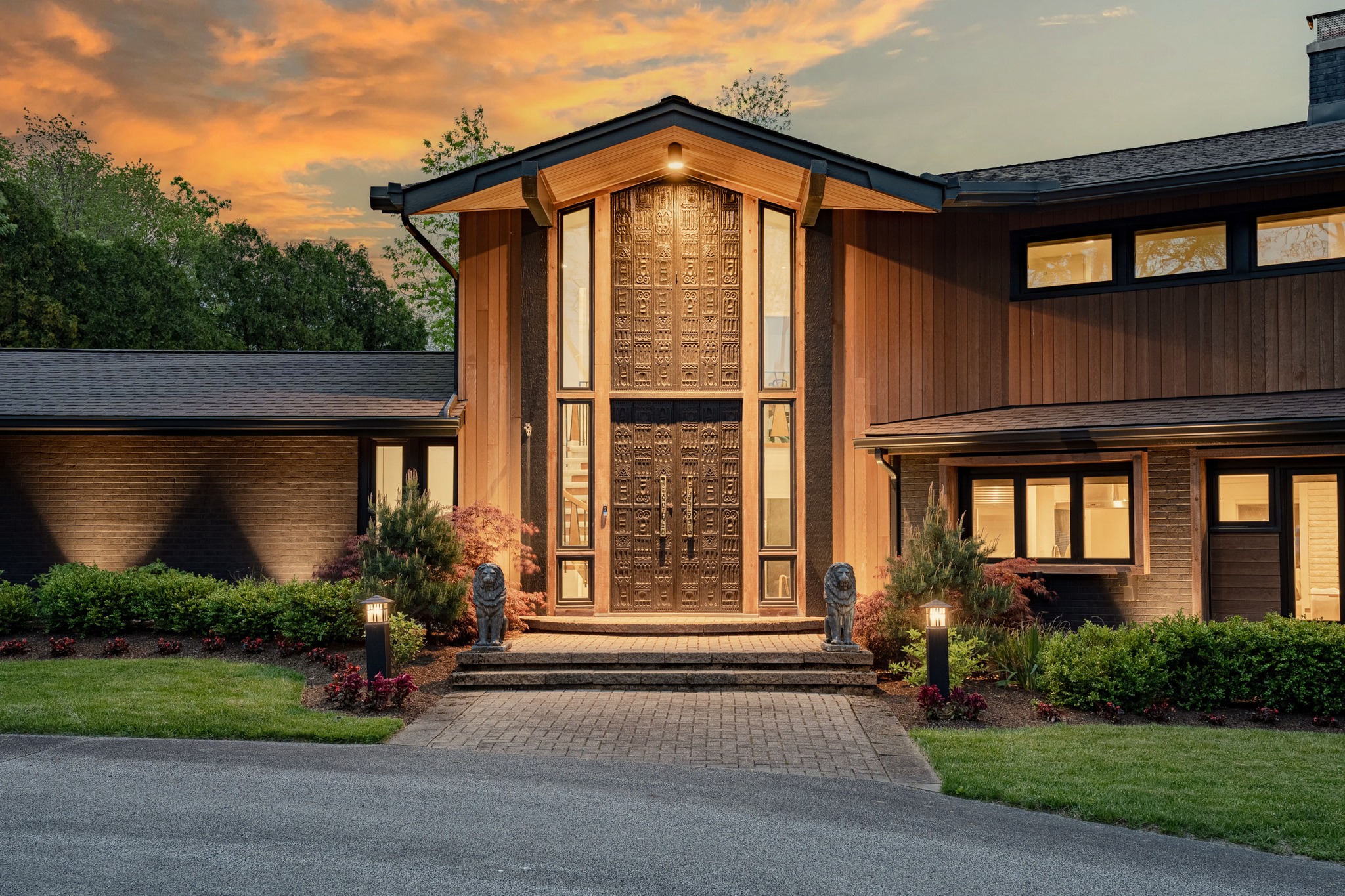 Behind this Pepper Pike home's midcentury modern façade lies a