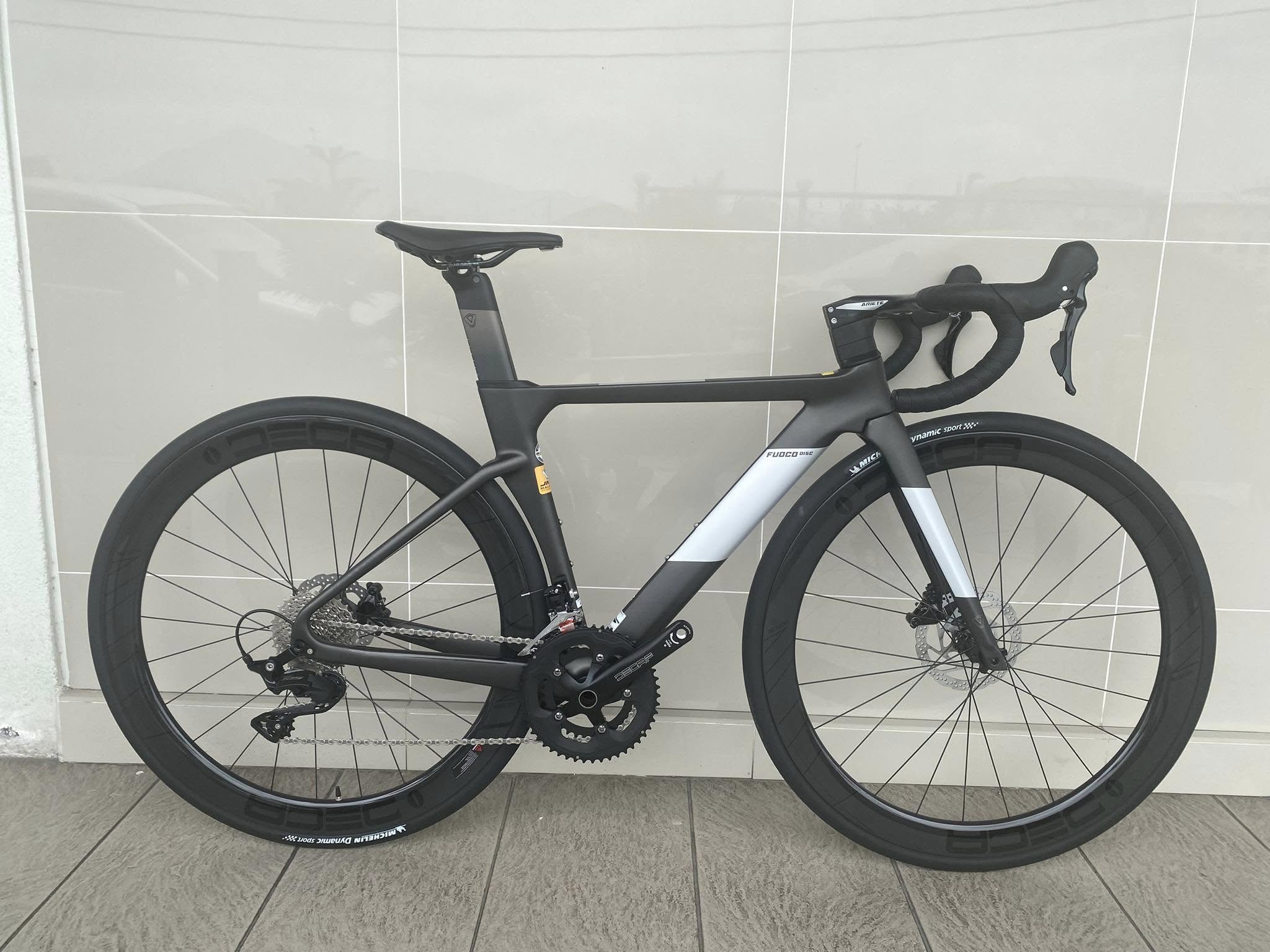 New Stock** Specification Frame: JAVA Fuoco carbon aerodynamics