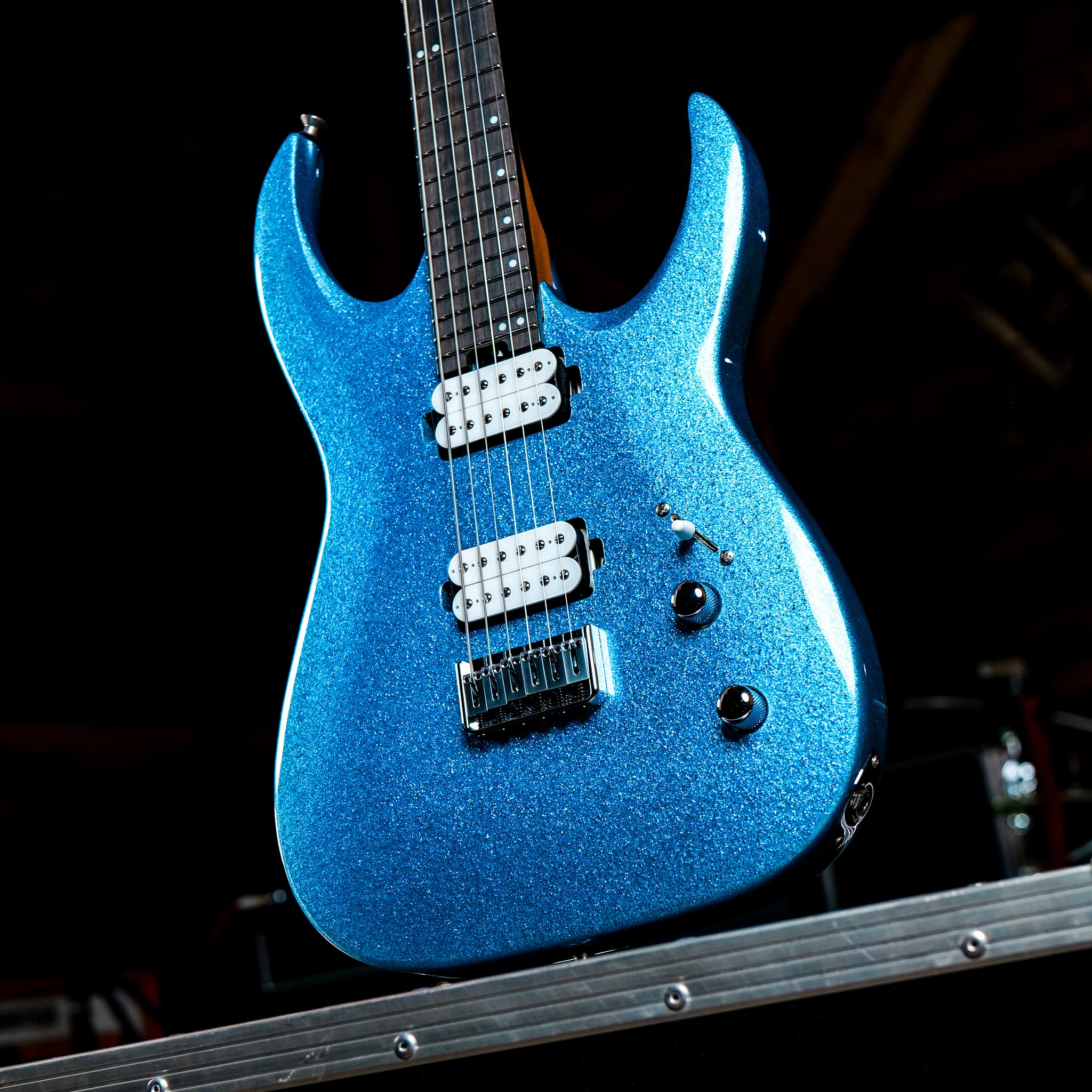 The Jackson Misha Mansoor Juggernaut HT6 in Blue Sparkle is a pro