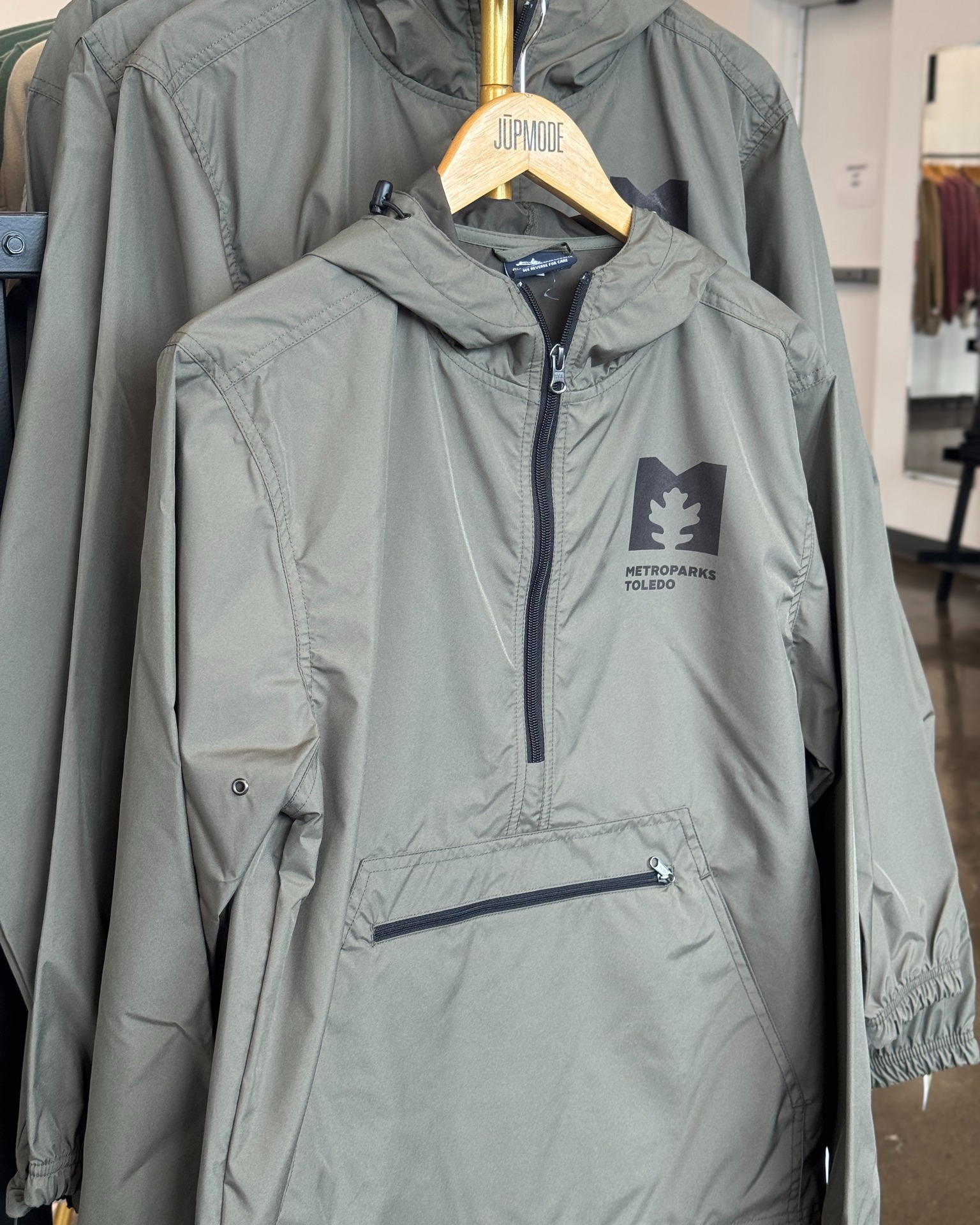 This Metroparks Pack-N-Go Windbreaker is just what you need for 