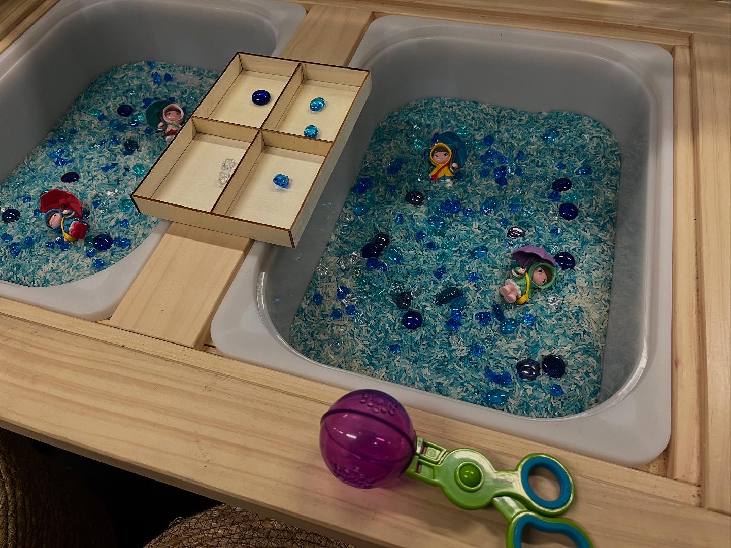 Learning 4 kids - Super Simple Sensory Table - egg cartons, mini tongs ...