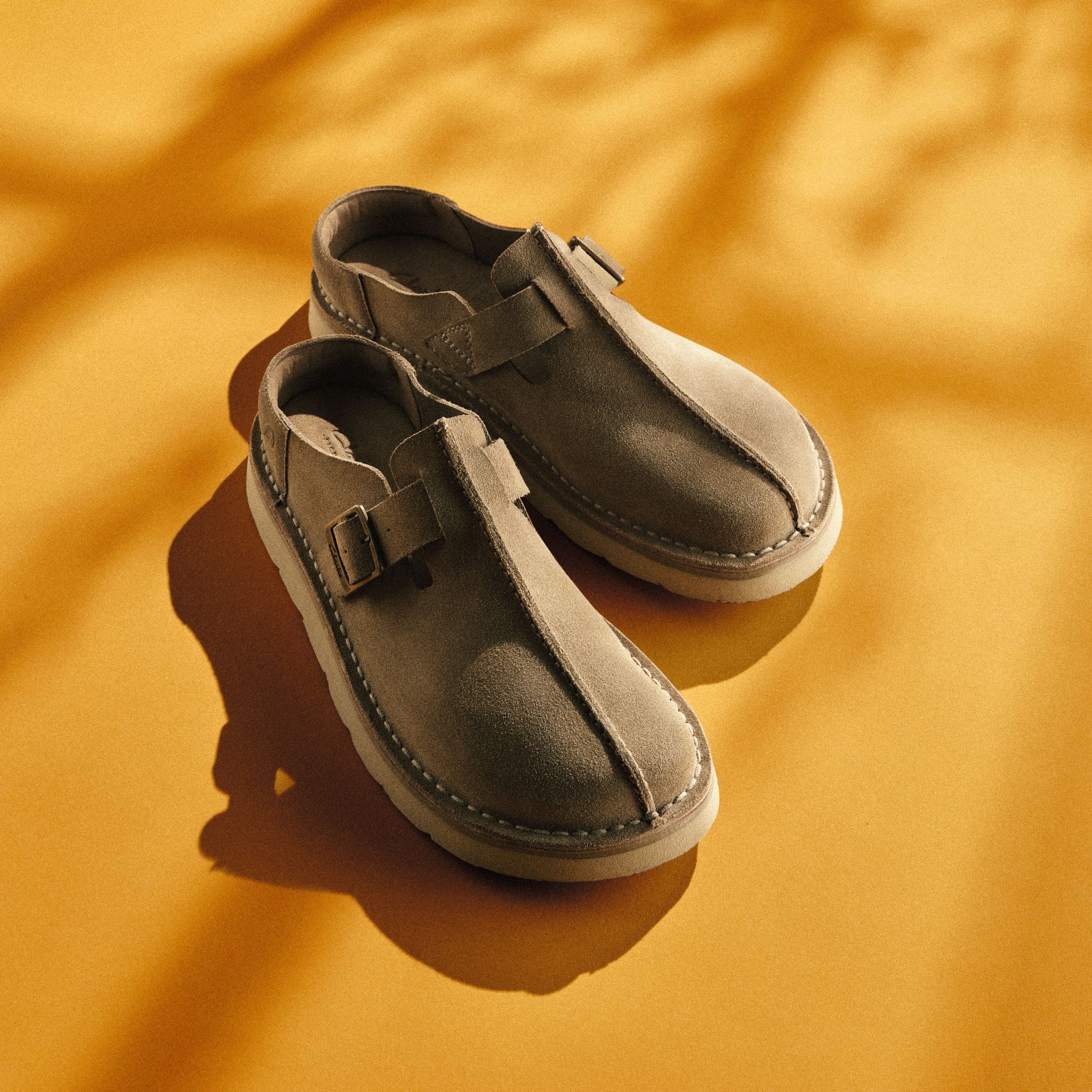 Inspired by the Desert Trek and its signature centre seam, the