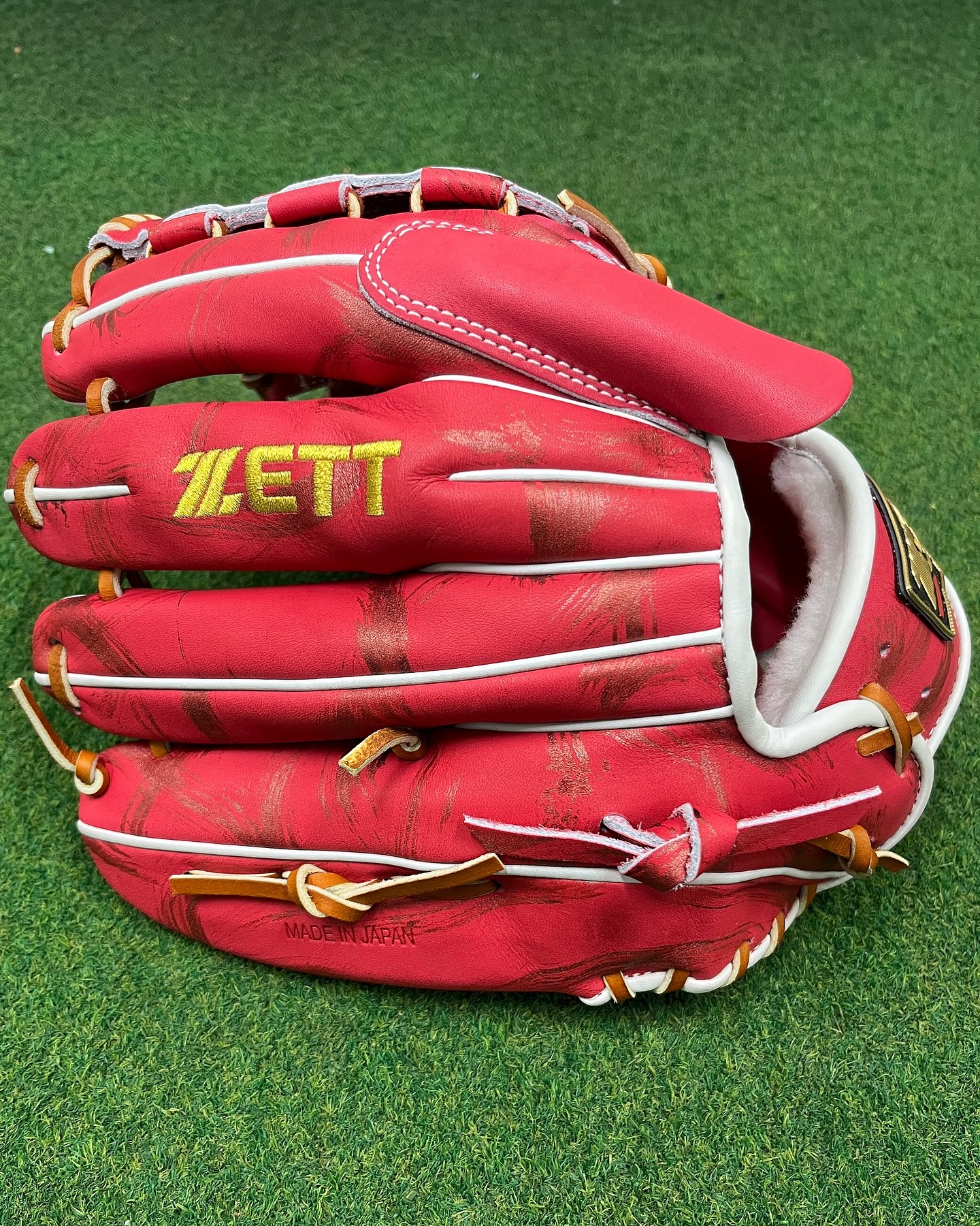 ZETT BASEBALL - ZETT BASEBALL added a new photo — at 福岡
