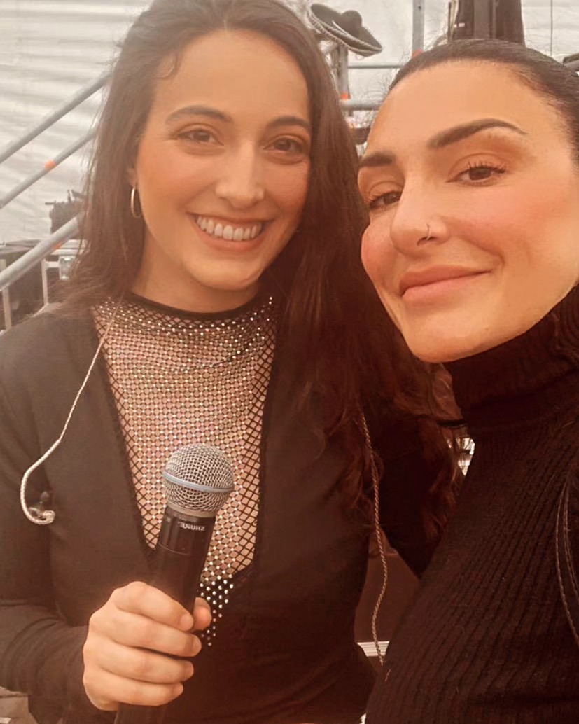Ari Brandón - 🏵️🪻🌿 #irmas #hermanas #singer #cantante...
