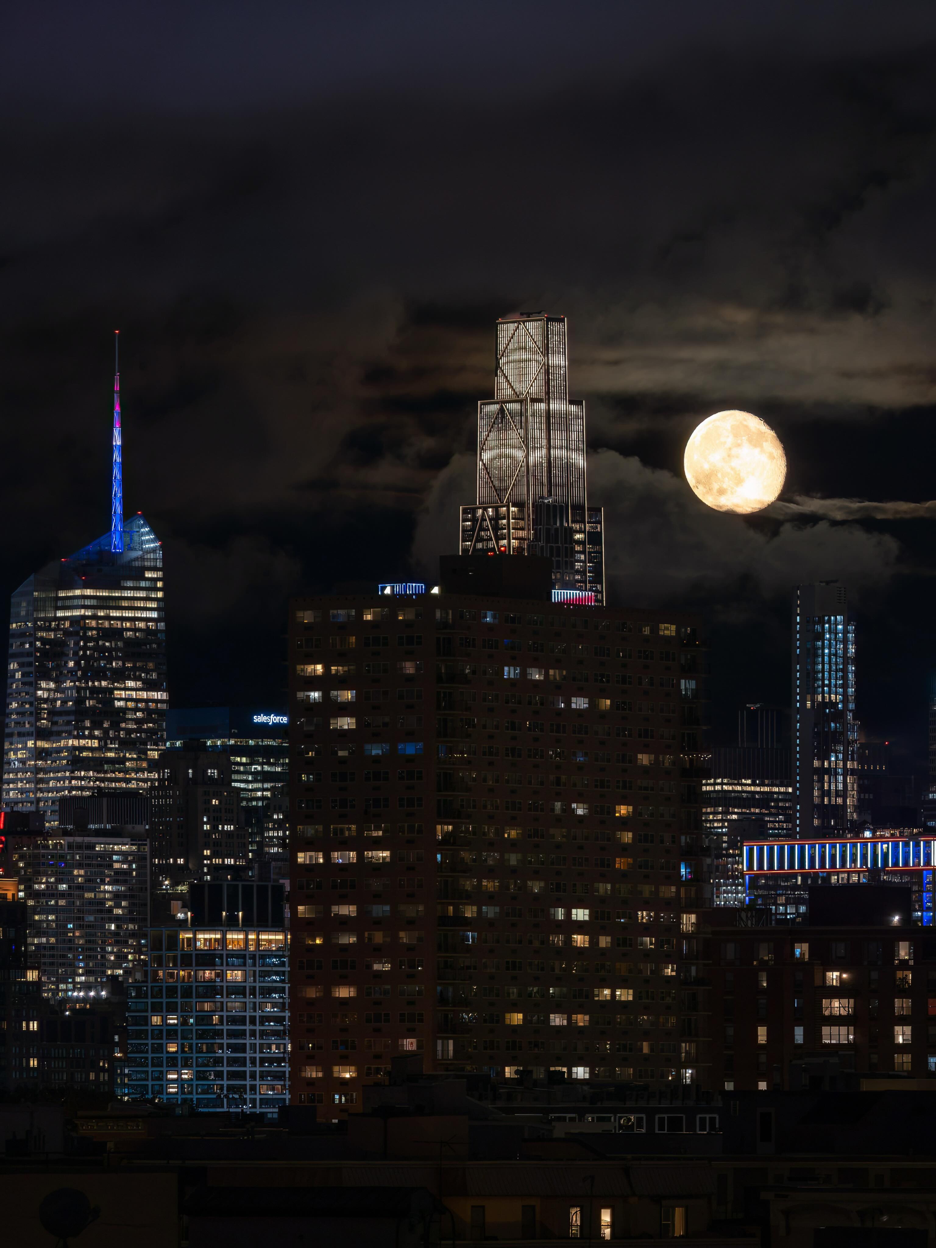 No this is not AI 🌕 Almost a full moon tn 🌕 “93.1% Waning