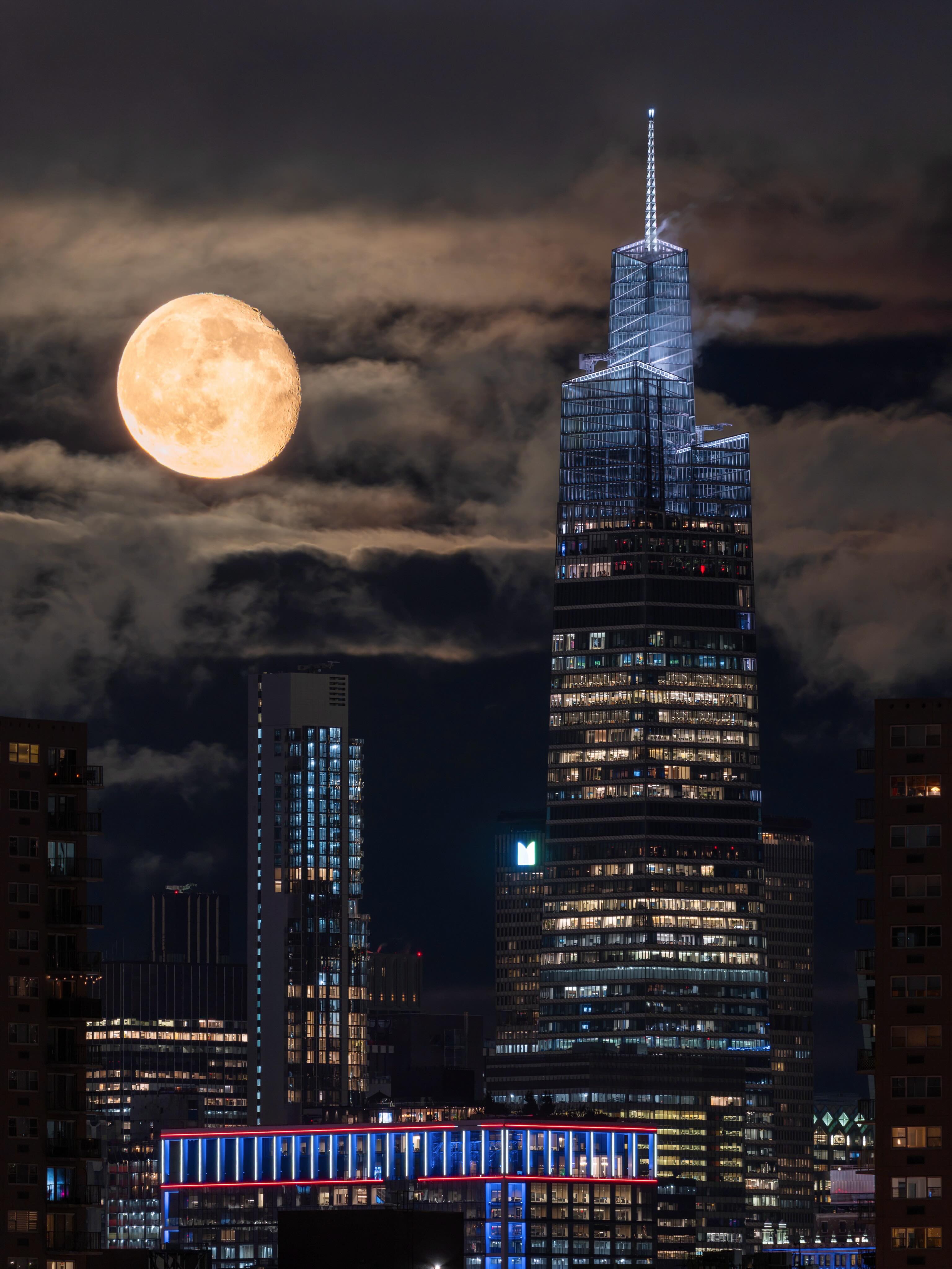 No this is not AI 🌕 Almost a full moon tn 🌕 “93.1% Waning