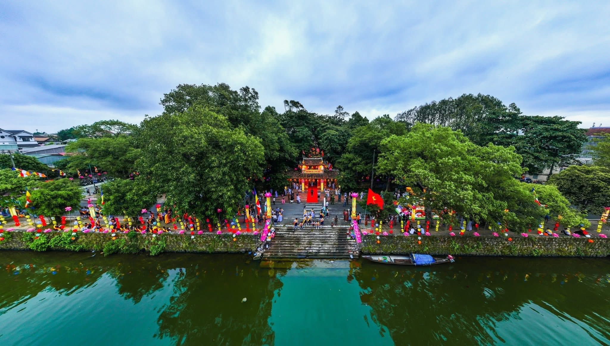 Huế Thương - Huế Thương added a new photo.