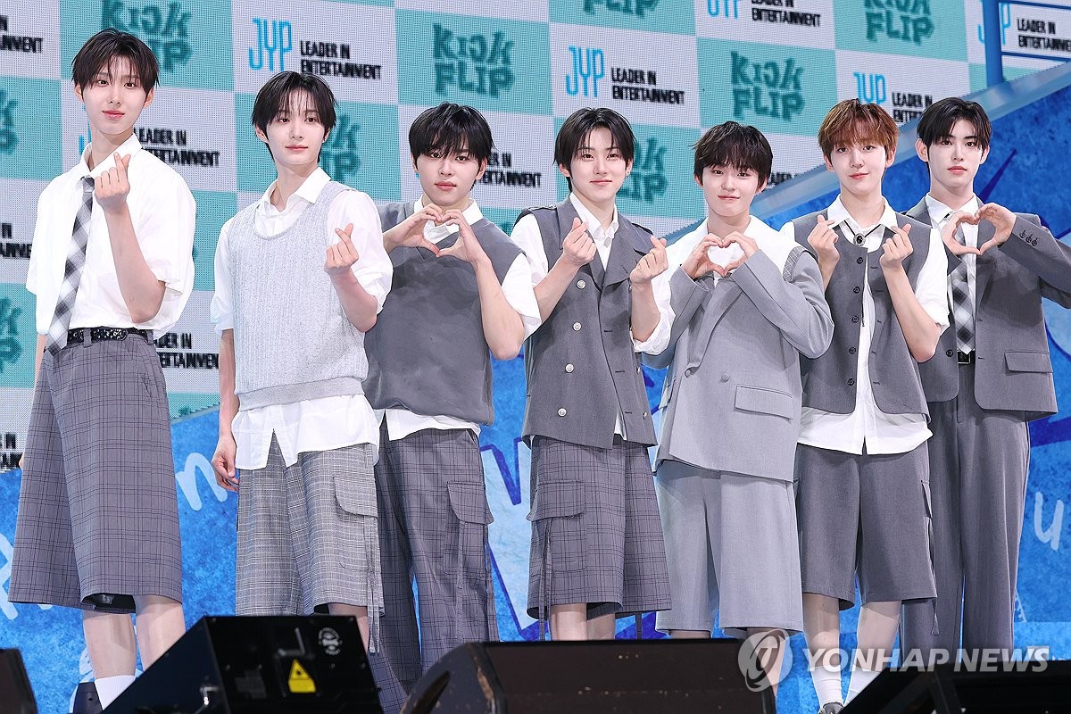 250525 KICKFLIP 🛹 📸 GREENROOM SELFIE ON KCON JAPAN 2025